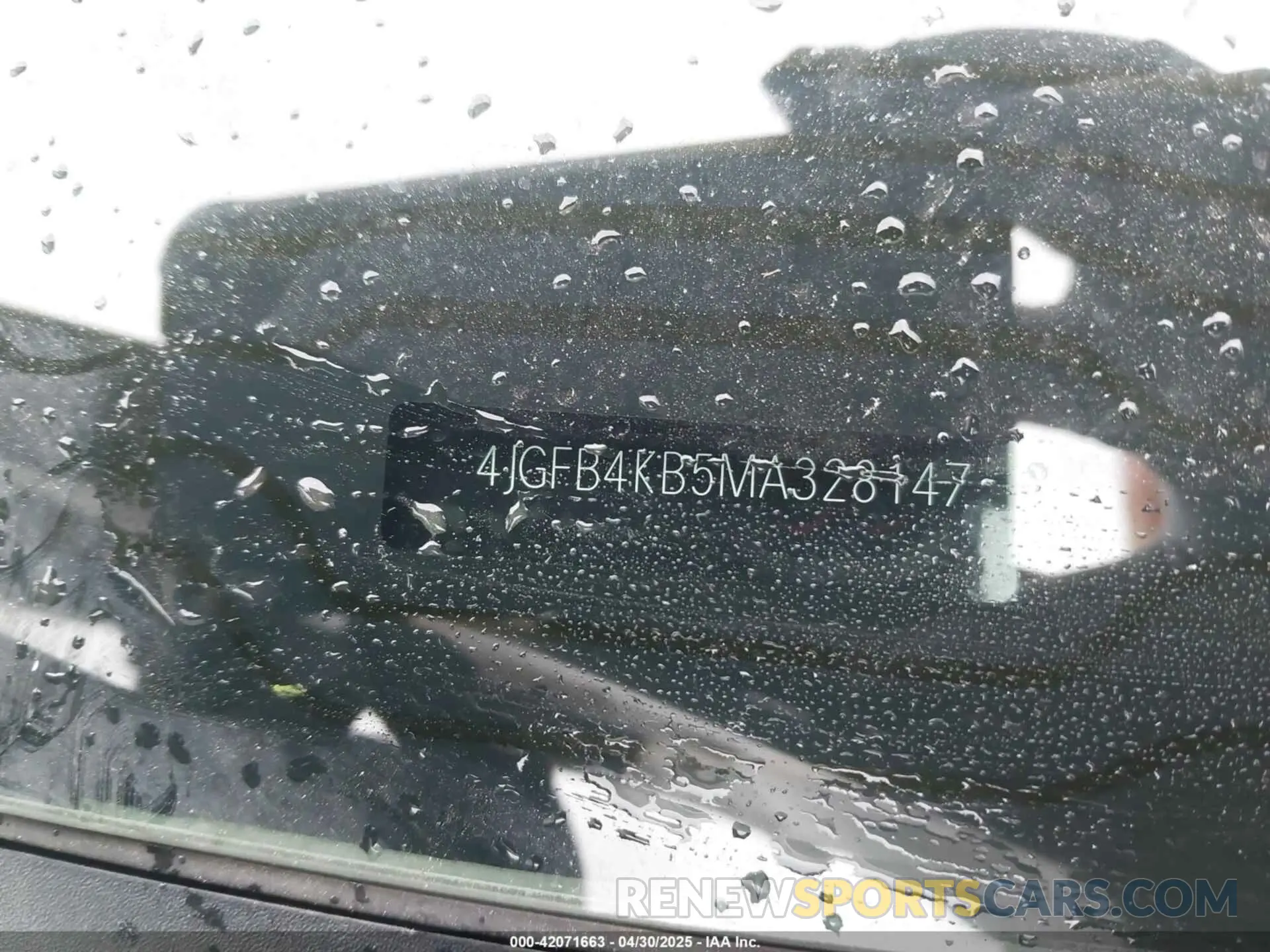 17 Photograph of a damaged car 4JGFB4KB5MA328147 MERCEDES-BENZ GLE 350 2021
