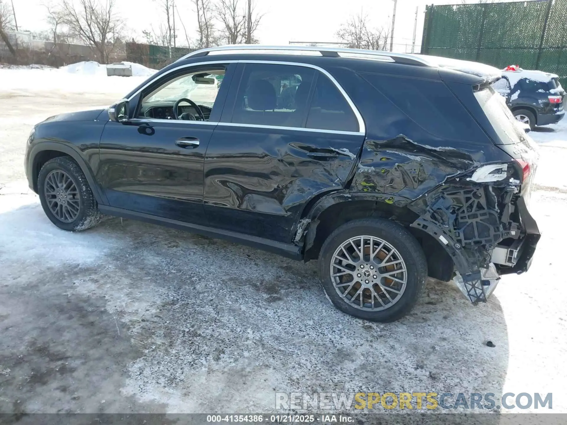 3 Photograph of a damaged car 4JGFB4KBXMA431113 MERCEDES-BENZ GLE 350 2021