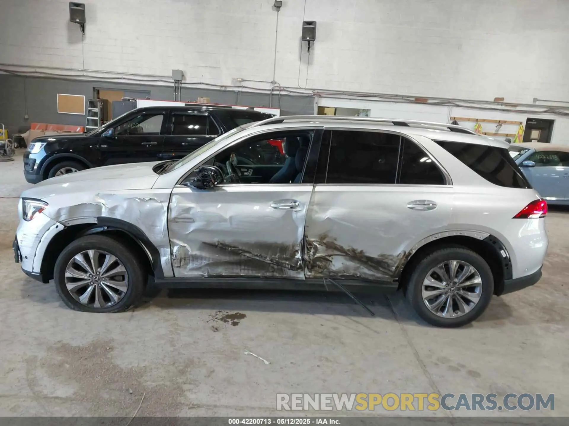 14 Photograph of a damaged car 4JGFB4KBXMA439132 MERCEDES-BENZ GLE 350 2021