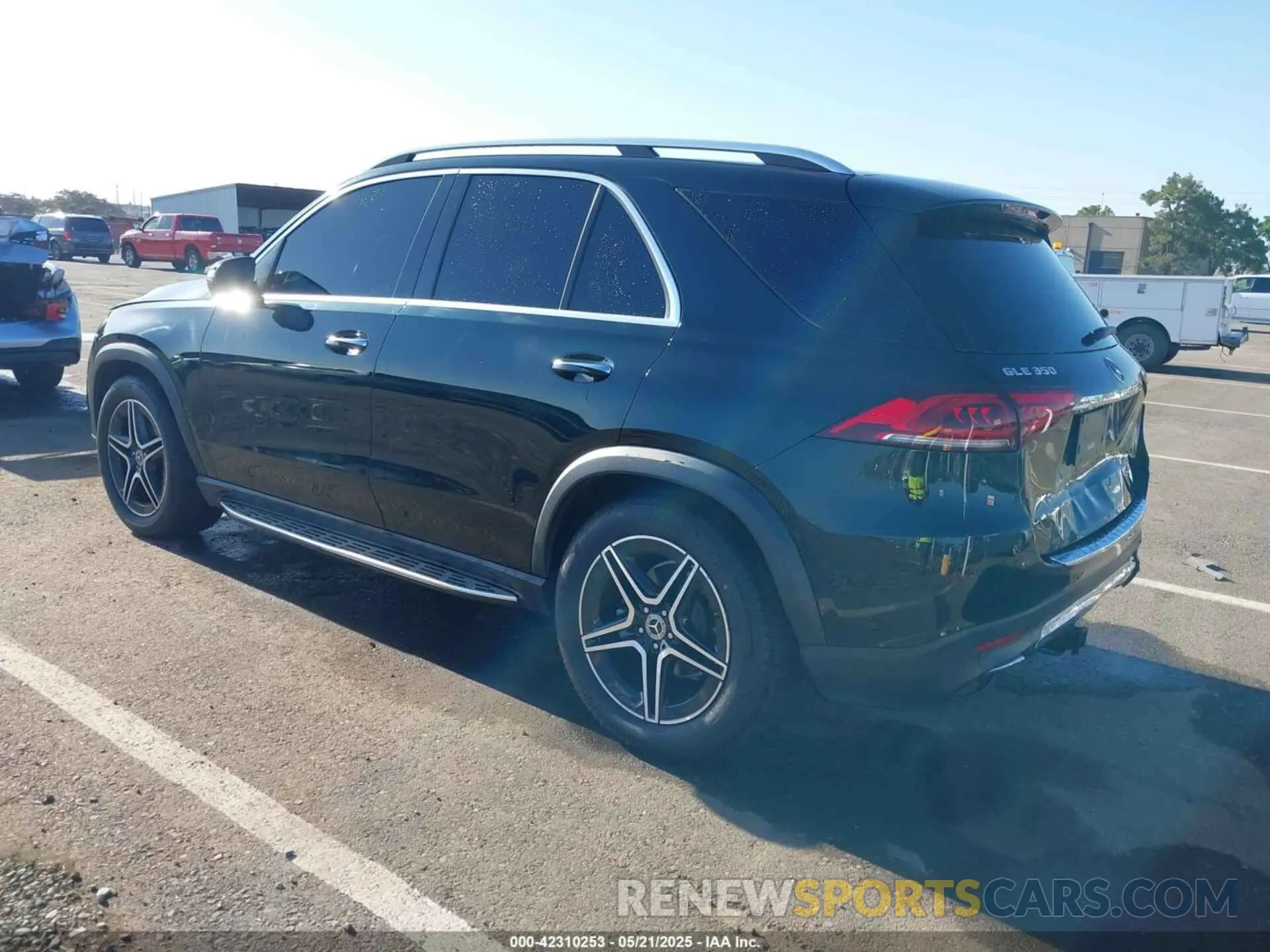 3 Photograph of a damaged car 4JGFB4KE3MA516028 MERCEDES-BENZ GLE 350 2021