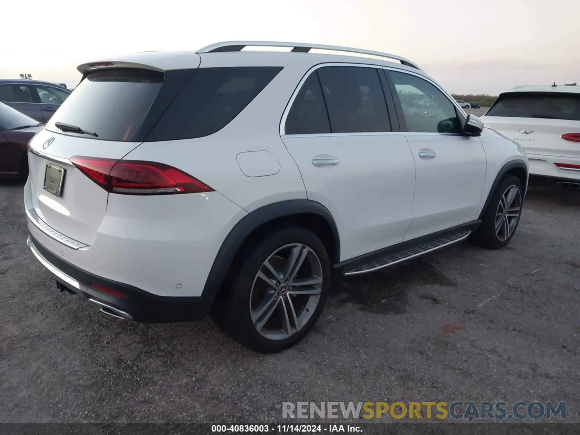 4 Photograph of a damaged car 4JGFB4JB1NA770538 MERCEDES-BENZ GLE 350 2022