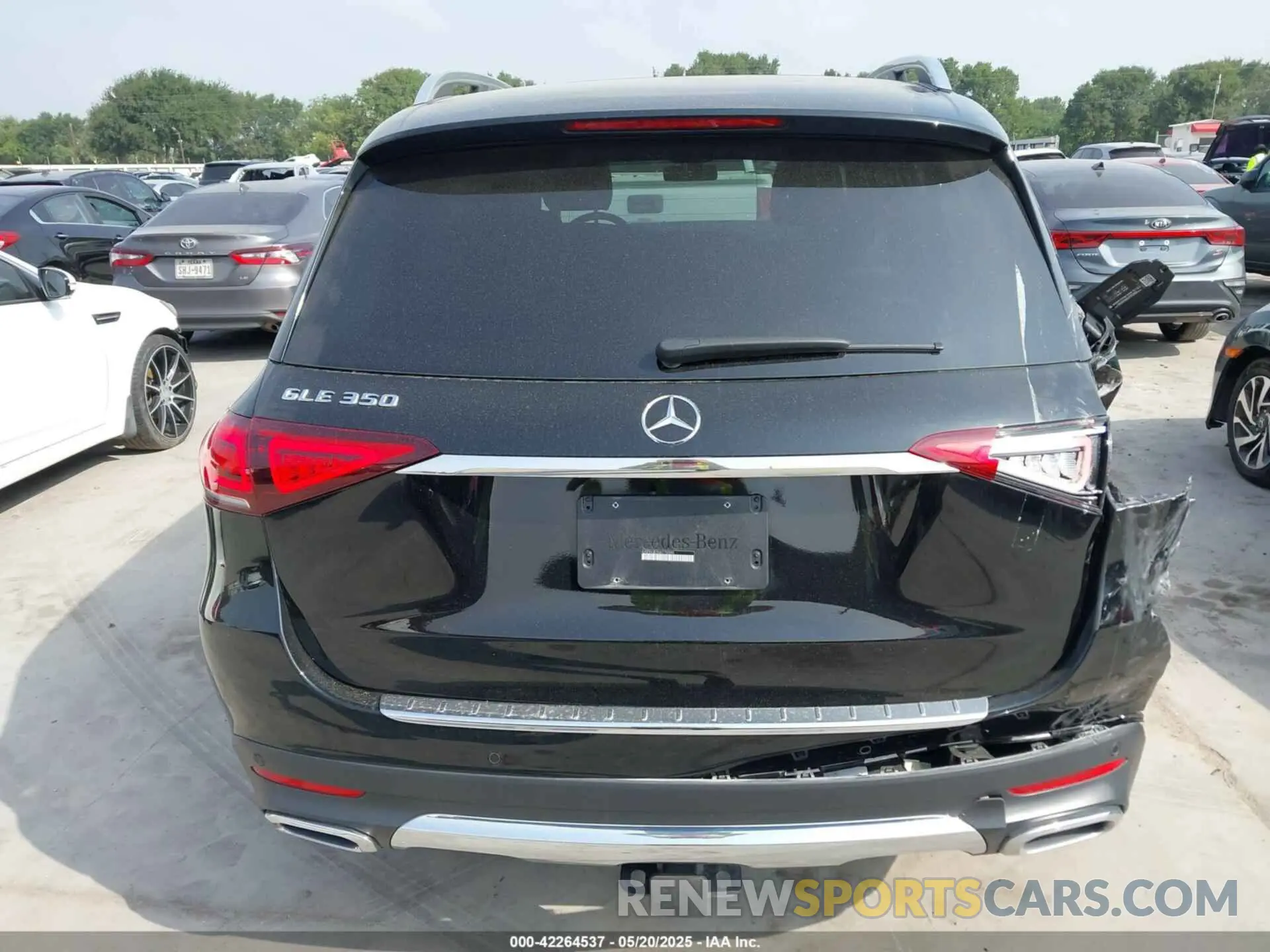16 Photograph of a damaged car 4JGFB4JB3NA770590 MERCEDES-BENZ GLE 350 2022
