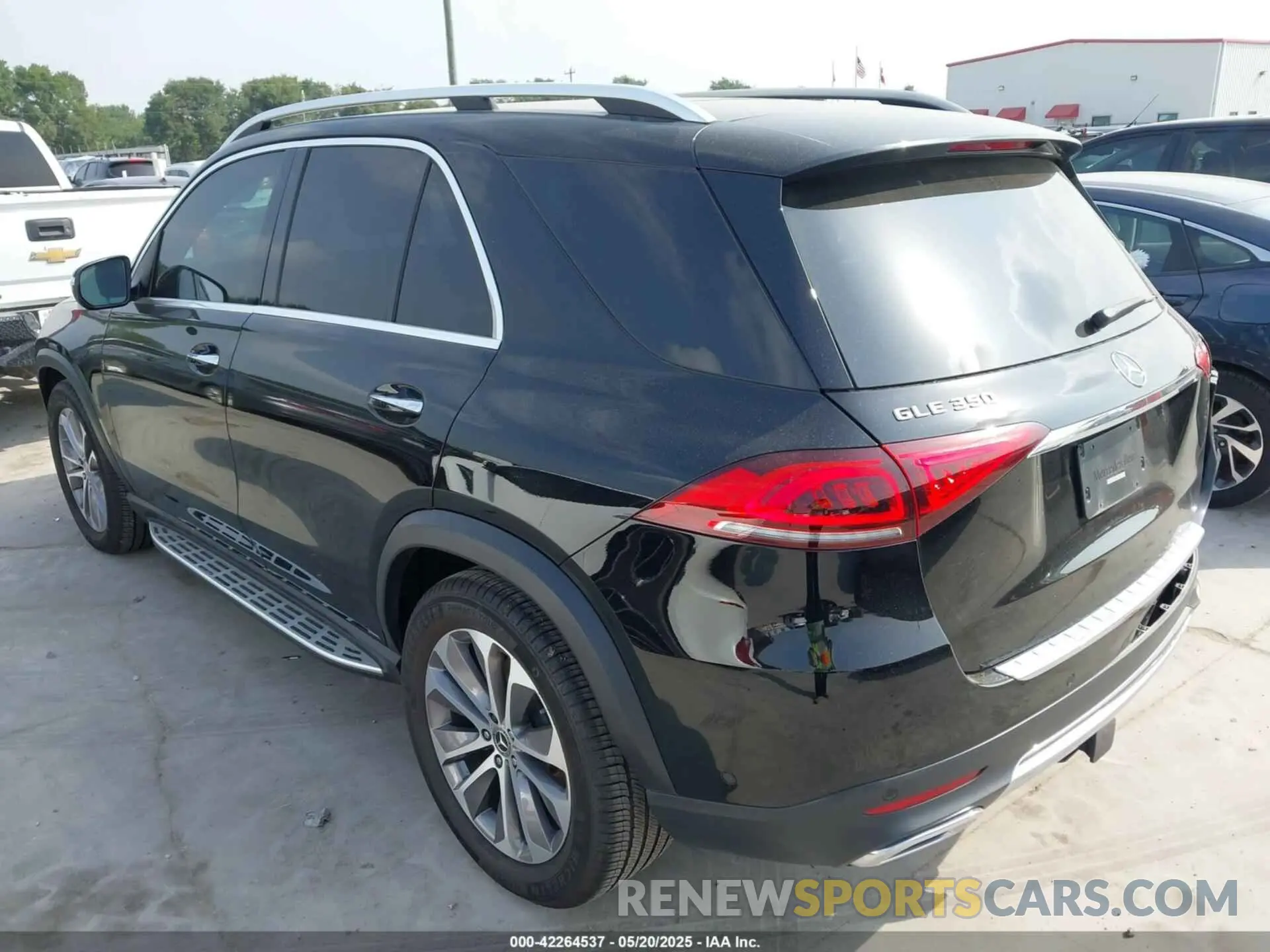 3 Photograph of a damaged car 4JGFB4JB3NA770590 MERCEDES-BENZ GLE 350 2022