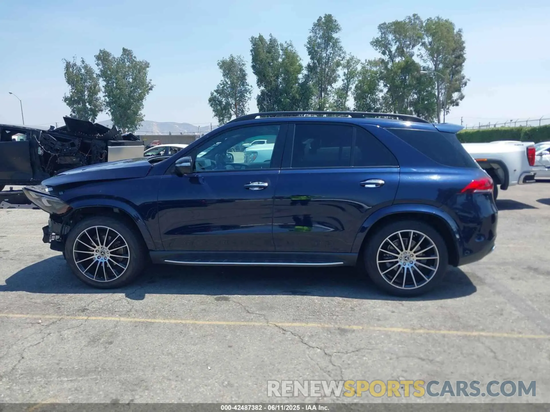 15 Photograph of a damaged car 4JGFB4JB4NA619256 MERCEDES-BENZ GLE 350 2022