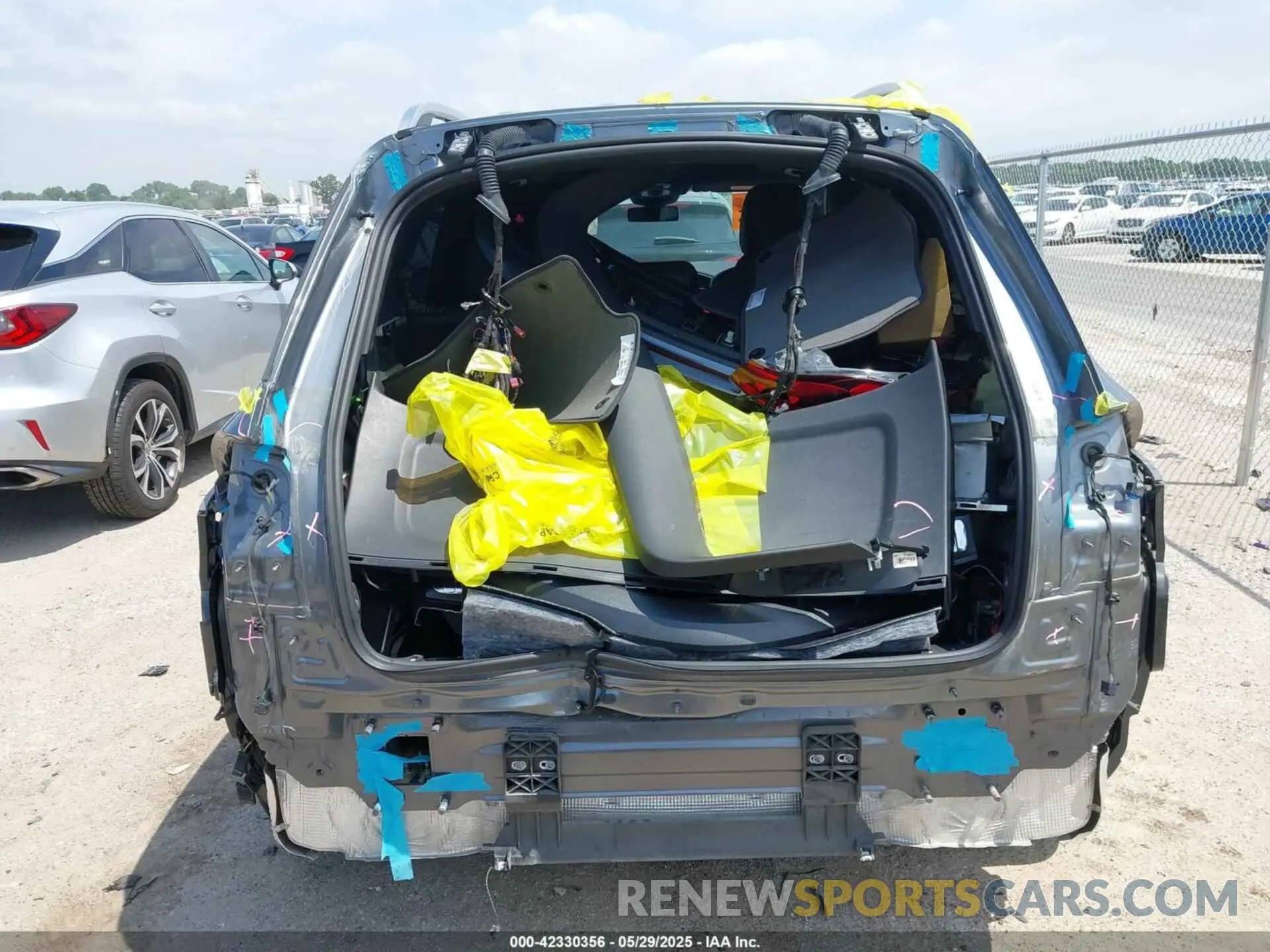 16 Photograph of a damaged car 4JGFB4JB4NA762692 MERCEDES-BENZ GLE 350 2022