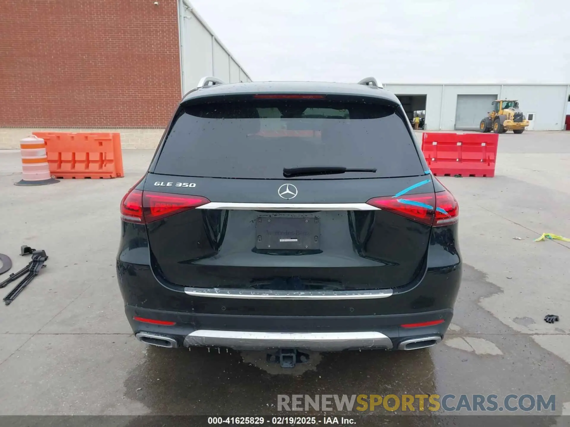 17 Photograph of a damaged car 4JGFB4JB5NA639970 MERCEDES-BENZ GLE 350 2022