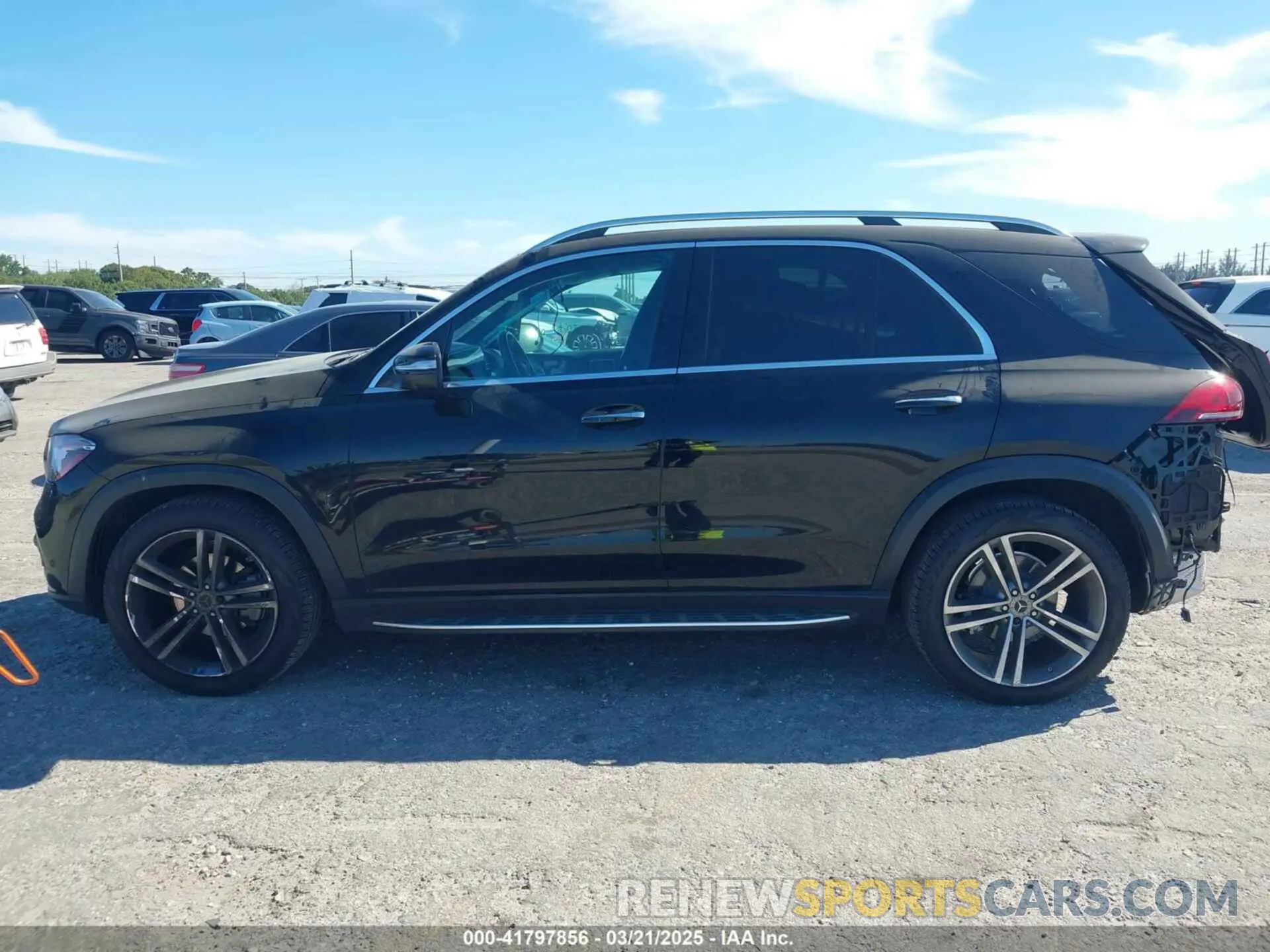 15 Photograph of a damaged car 4JGFB4JB5NA715798 MERCEDES-BENZ GLE 350 2022