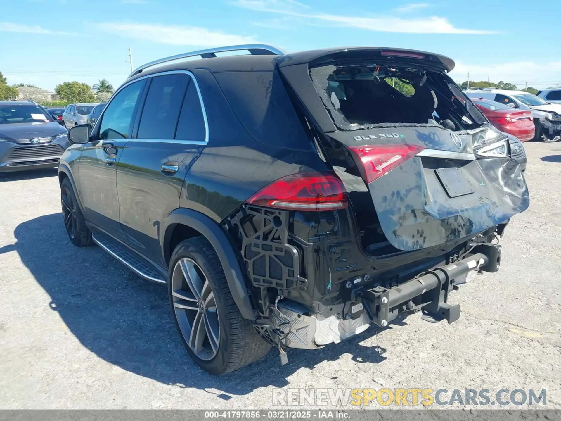 18 Photograph of a damaged car 4JGFB4JB5NA715798 MERCEDES-BENZ GLE 350 2022