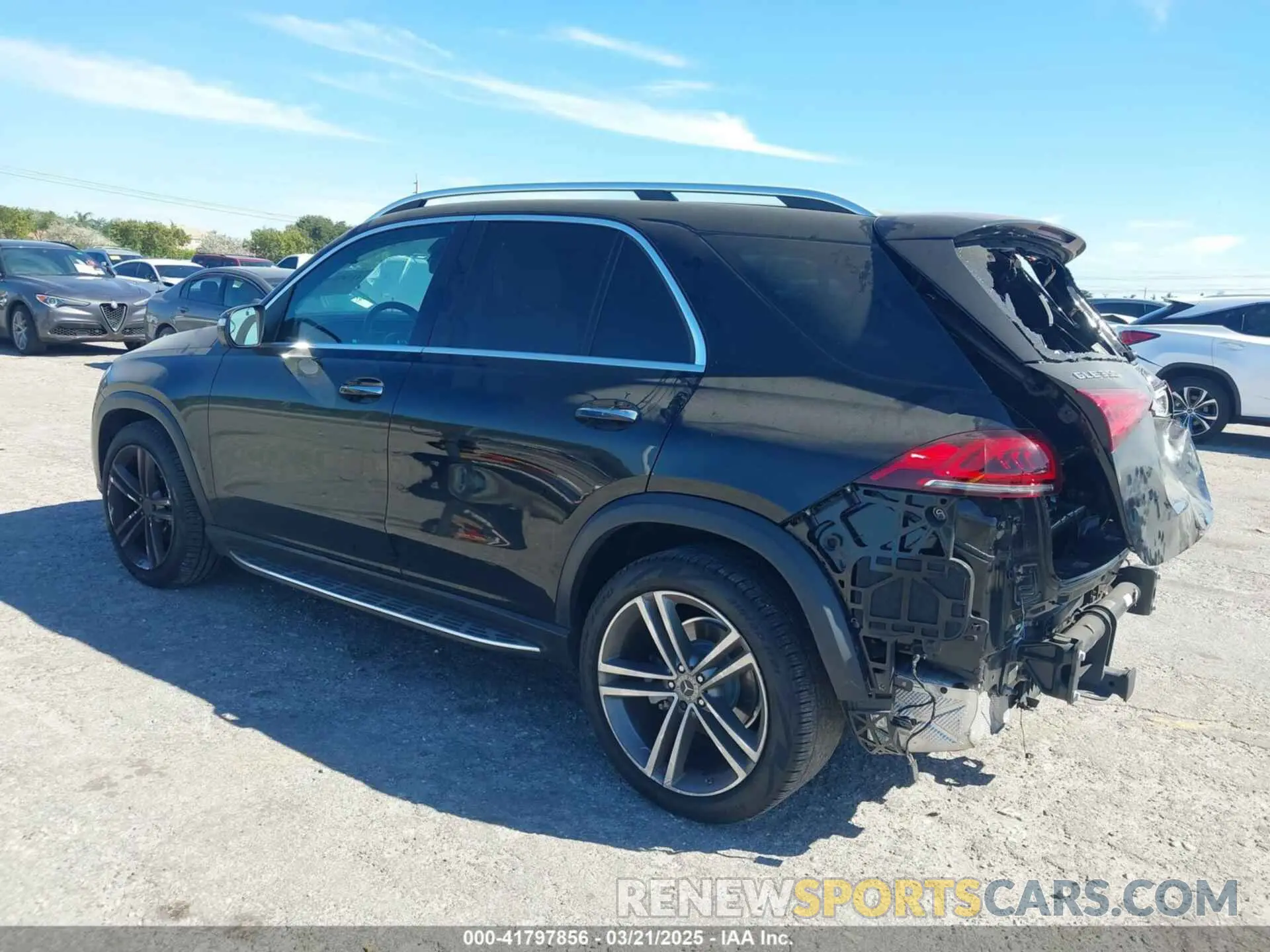 3 Photograph of a damaged car 4JGFB4JB5NA715798 MERCEDES-BENZ GLE 350 2022
