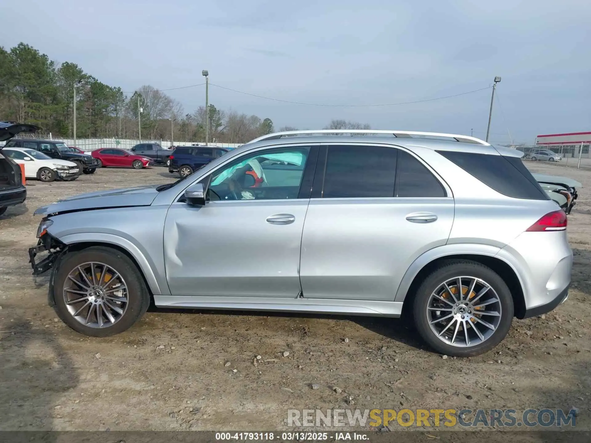 14 Photograph of a damaged car 4JGFB4JB5NA818851 MERCEDES-BENZ GLE 350 2022