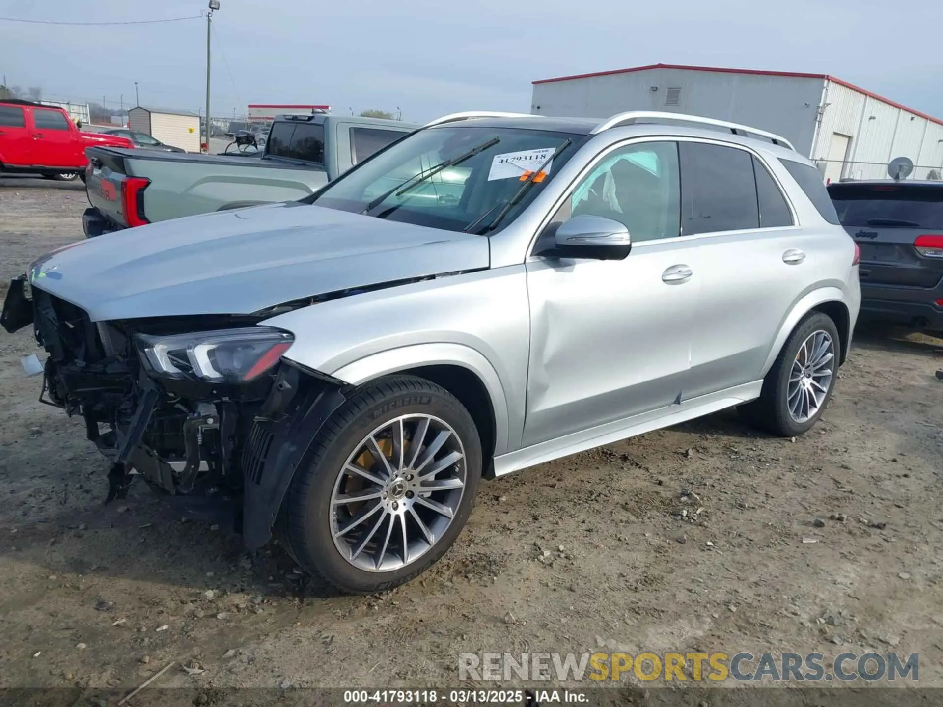 2 Photograph of a damaged car 4JGFB4JB5NA818851 MERCEDES-BENZ GLE 350 2022