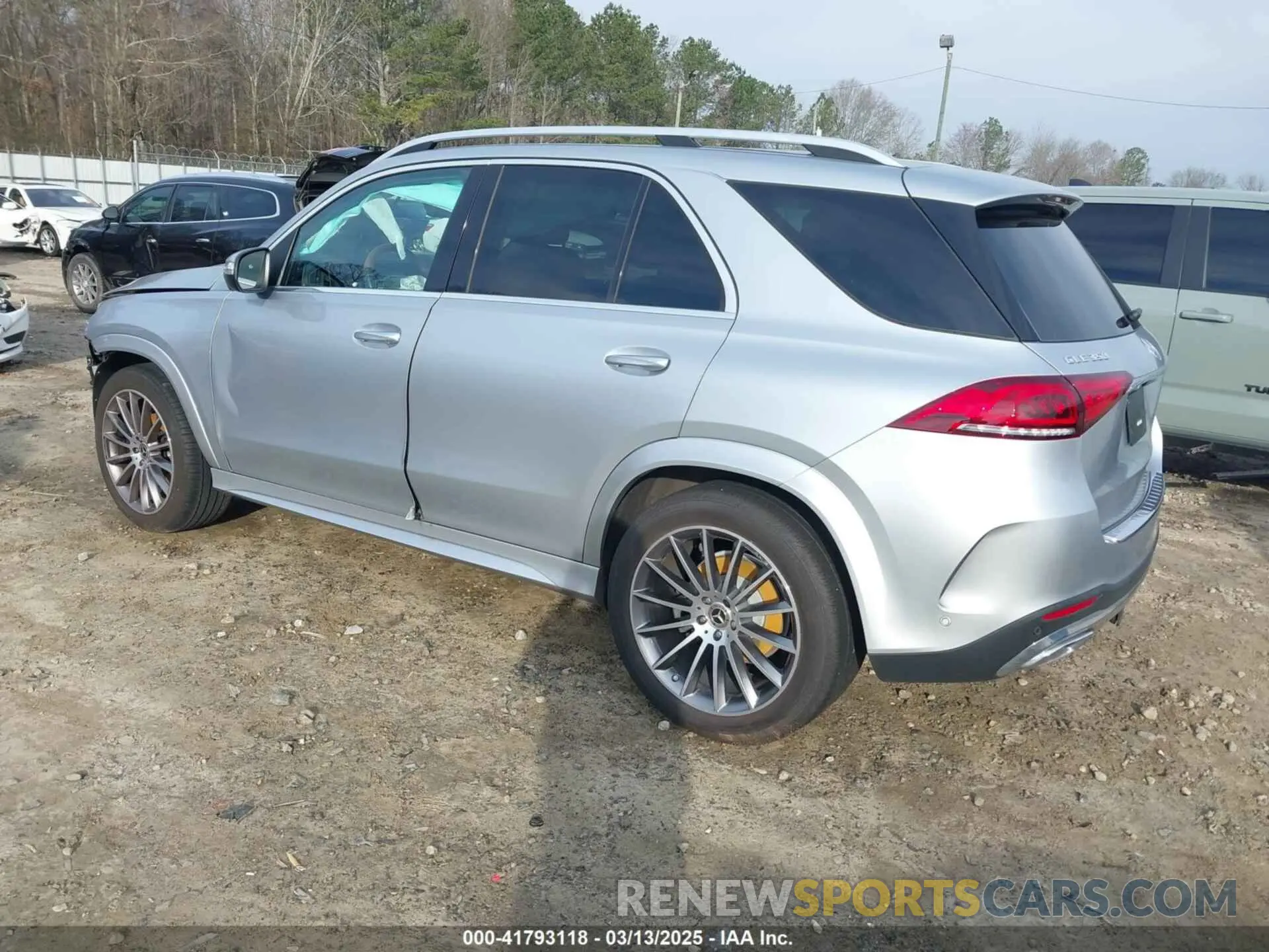 3 Photograph of a damaged car 4JGFB4JB5NA818851 MERCEDES-BENZ GLE 350 2022