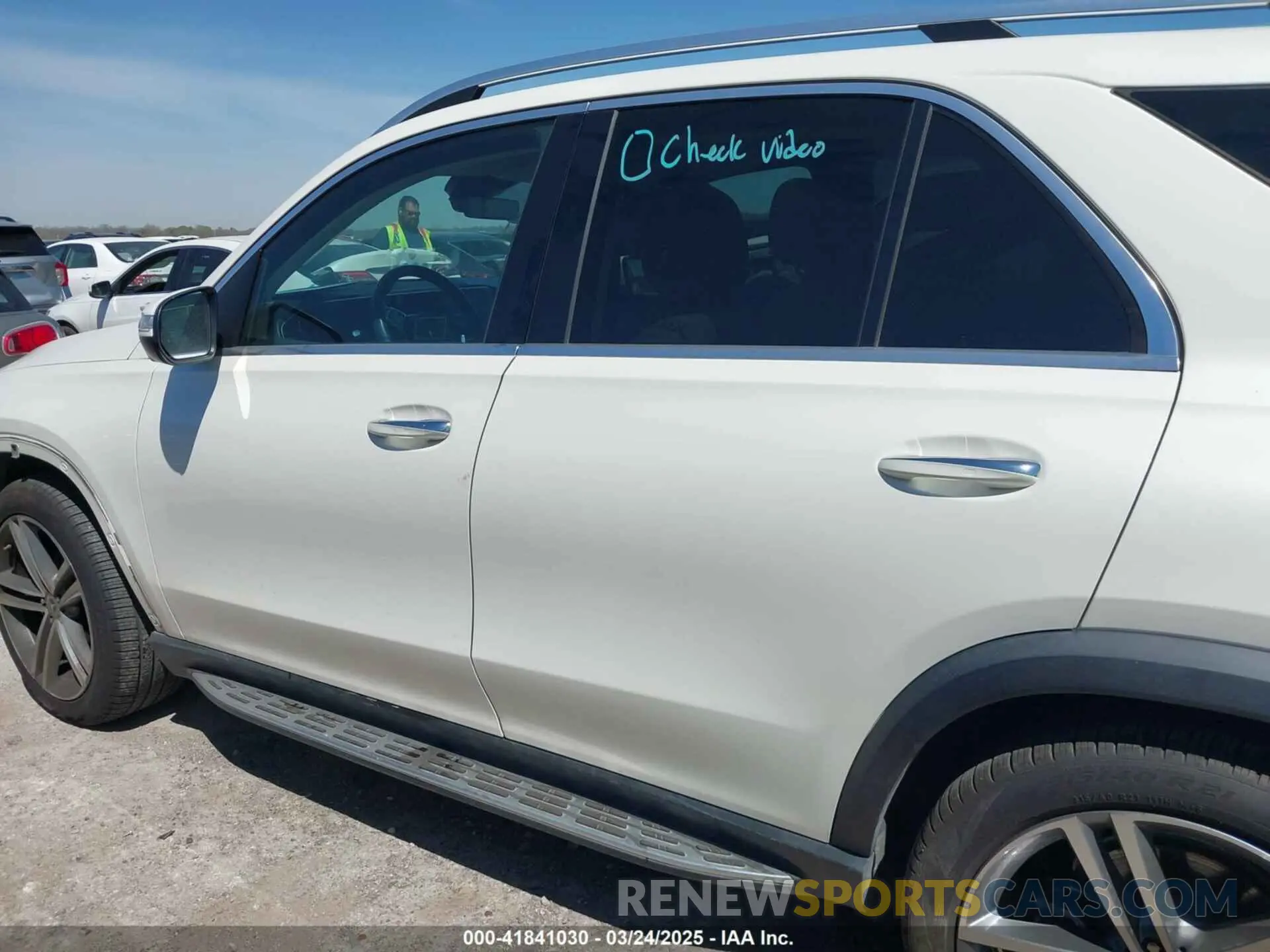 14 Photograph of a damaged car 4JGFB4JB7NA691861 MERCEDES-BENZ GLE 350 2022