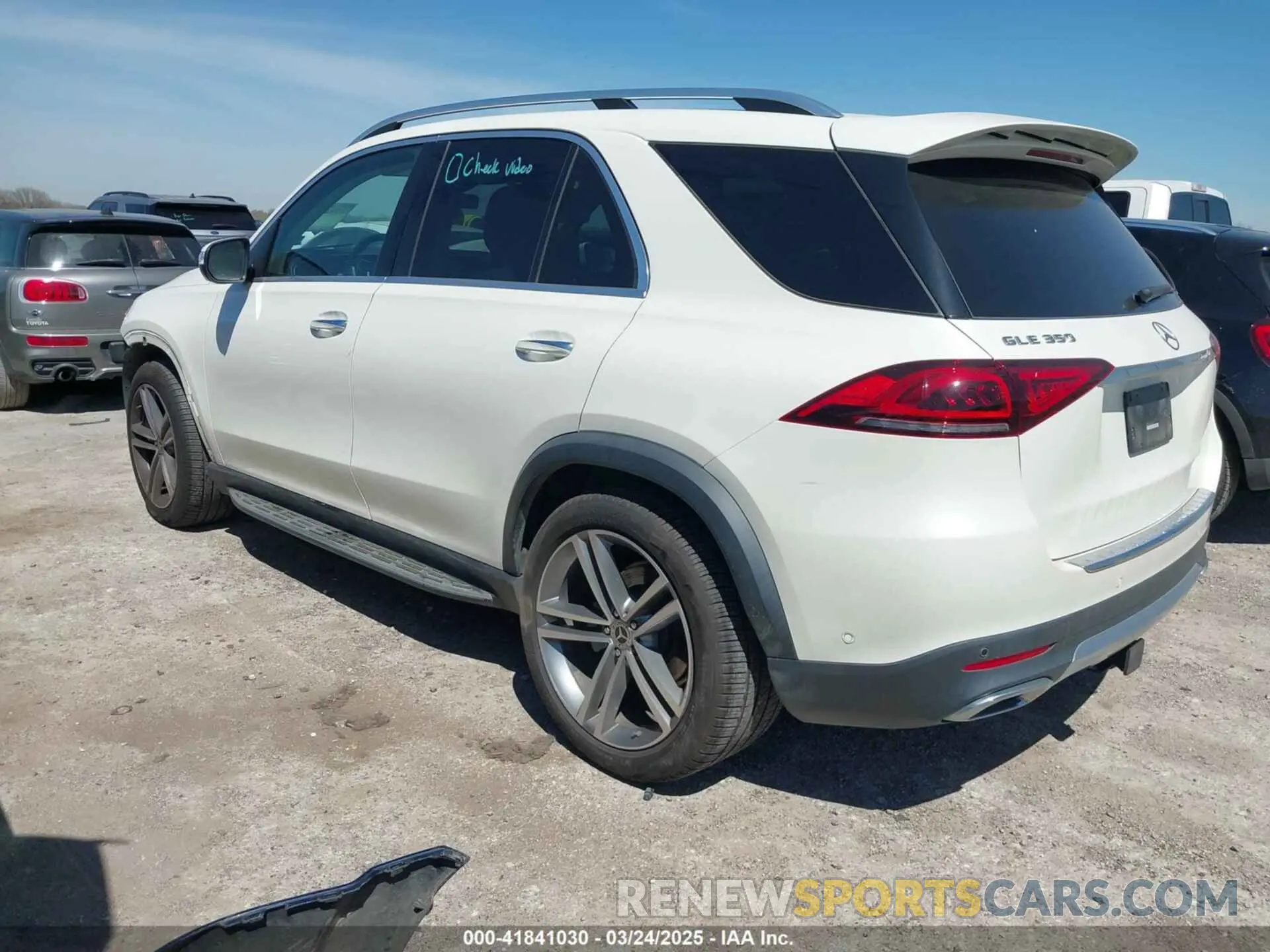 3 Photograph of a damaged car 4JGFB4JB7NA691861 MERCEDES-BENZ GLE 350 2022