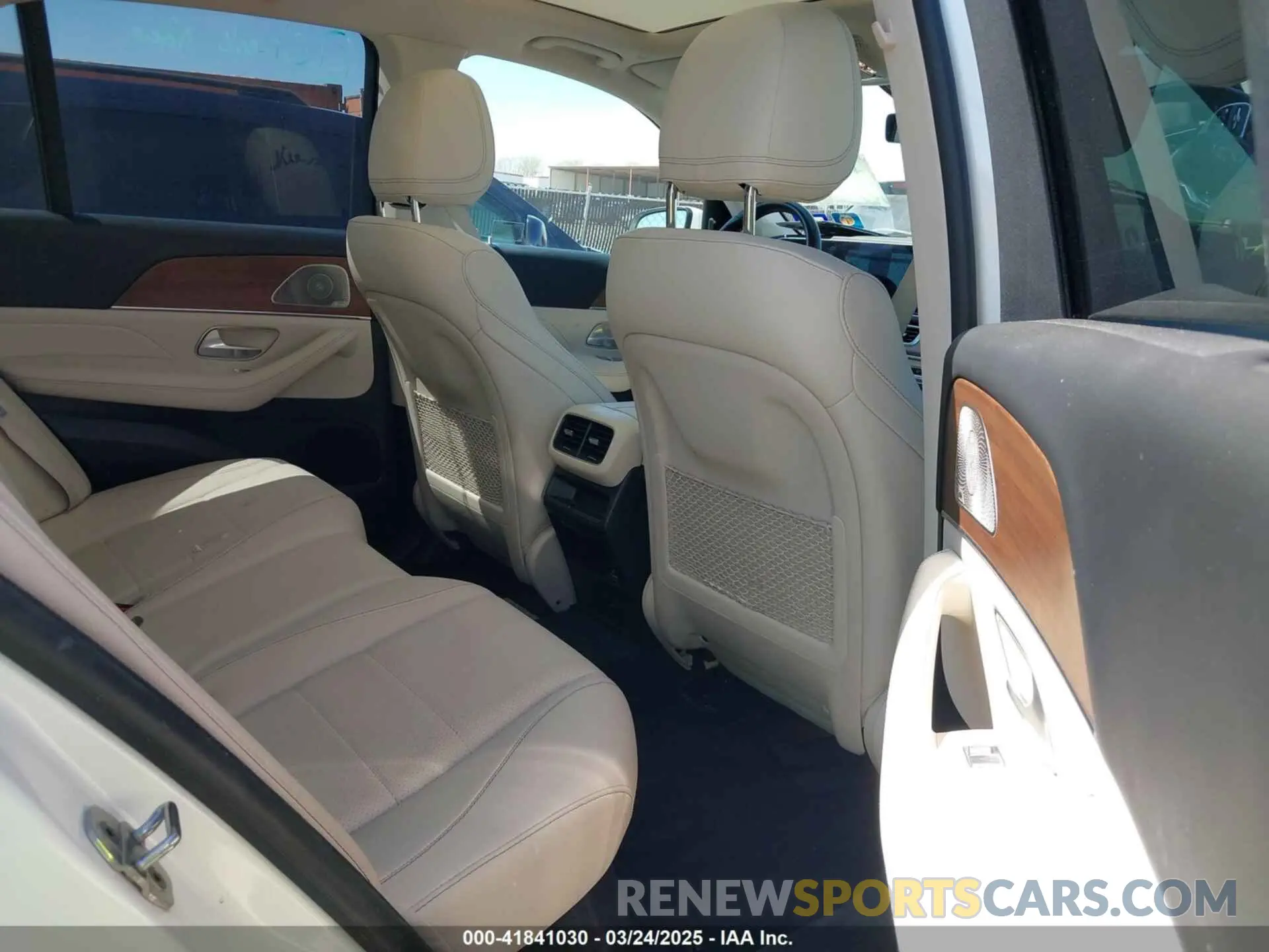 8 Photograph of a damaged car 4JGFB4JB7NA691861 MERCEDES-BENZ GLE 350 2022