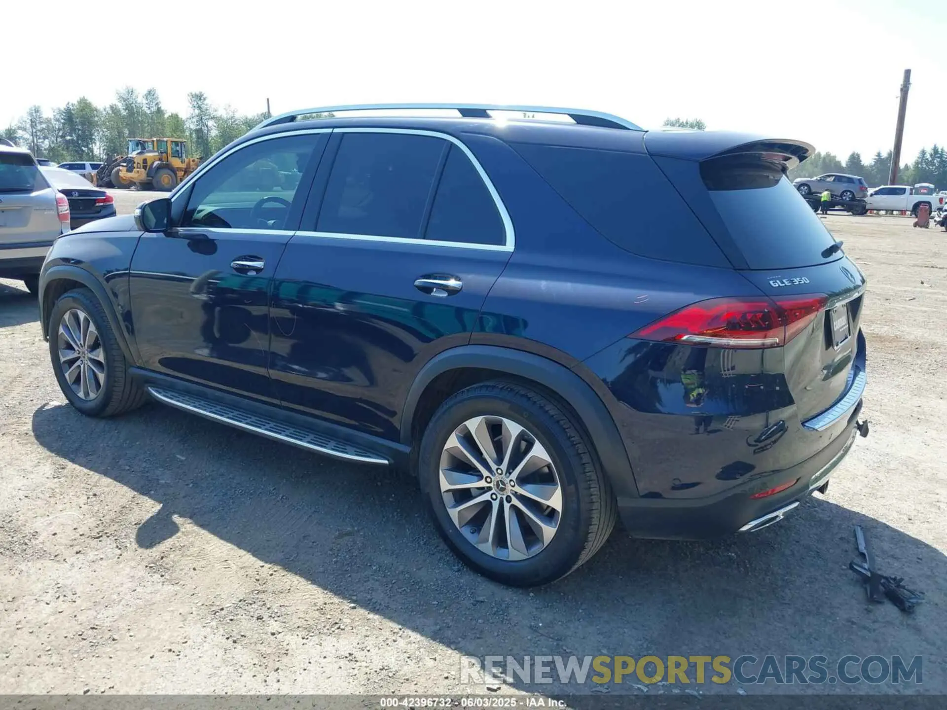3 Photograph of a damaged car 4JGFB4JB7NA793709 MERCEDES-BENZ GLE 350 2022