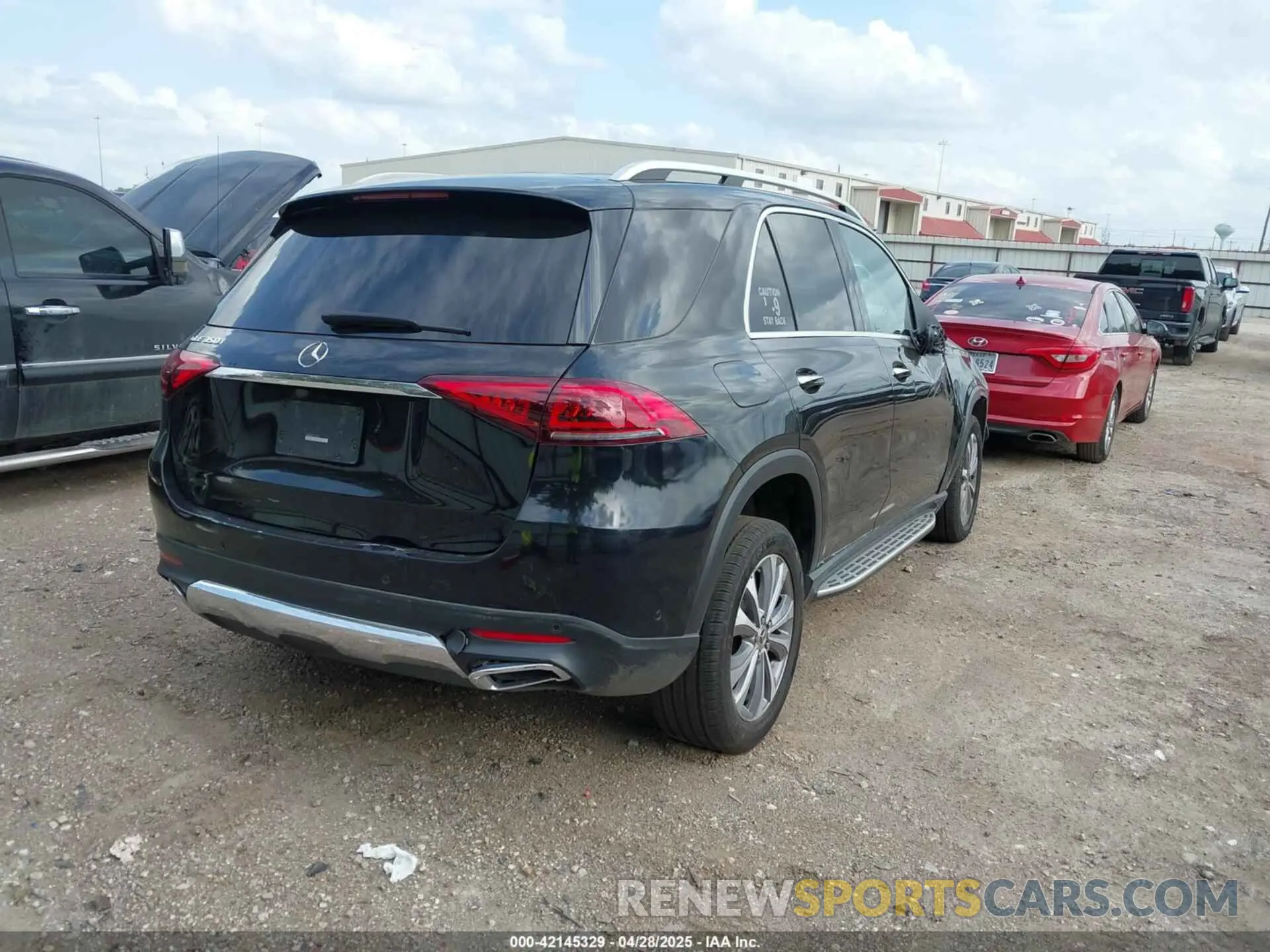 4 Photograph of a damaged car 4JGFB4JB9NA752546 MERCEDES-BENZ GLE 350 2022