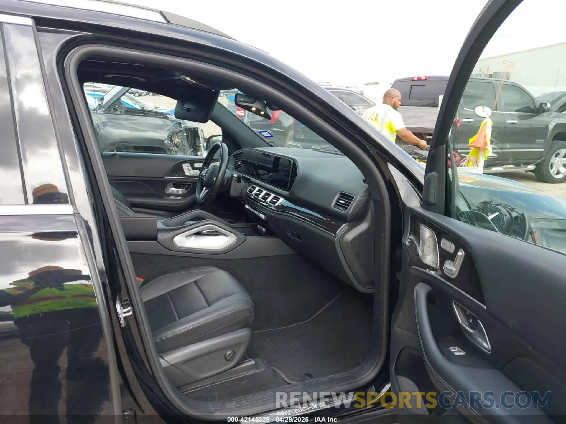 5 Photograph of a damaged car 4JGFB4JB9NA752546 MERCEDES-BENZ GLE 350 2022