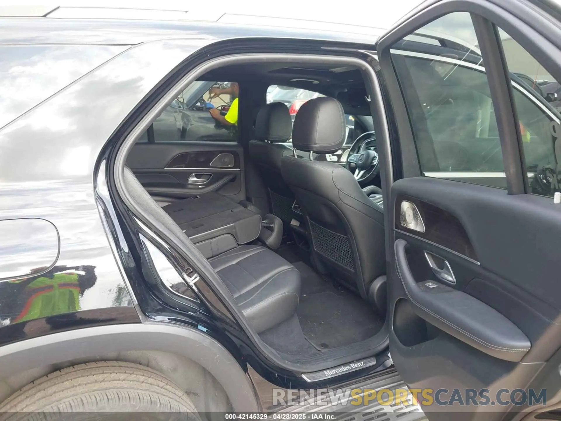 8 Photograph of a damaged car 4JGFB4JB9NA752546 MERCEDES-BENZ GLE 350 2022