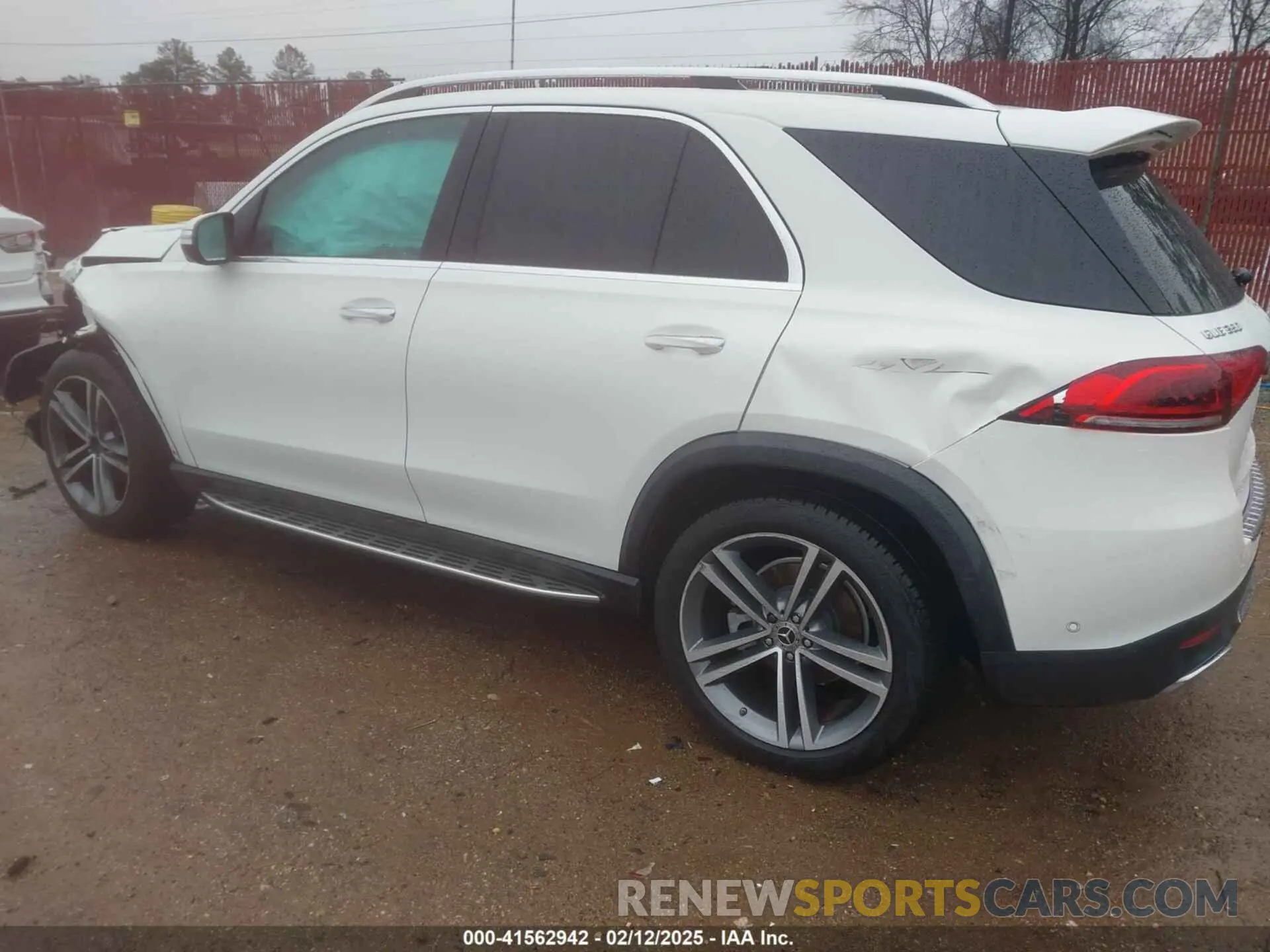 3 Photograph of a damaged car 4JGFB4JB9NA779021 MERCEDES-BENZ GLE 350 2022