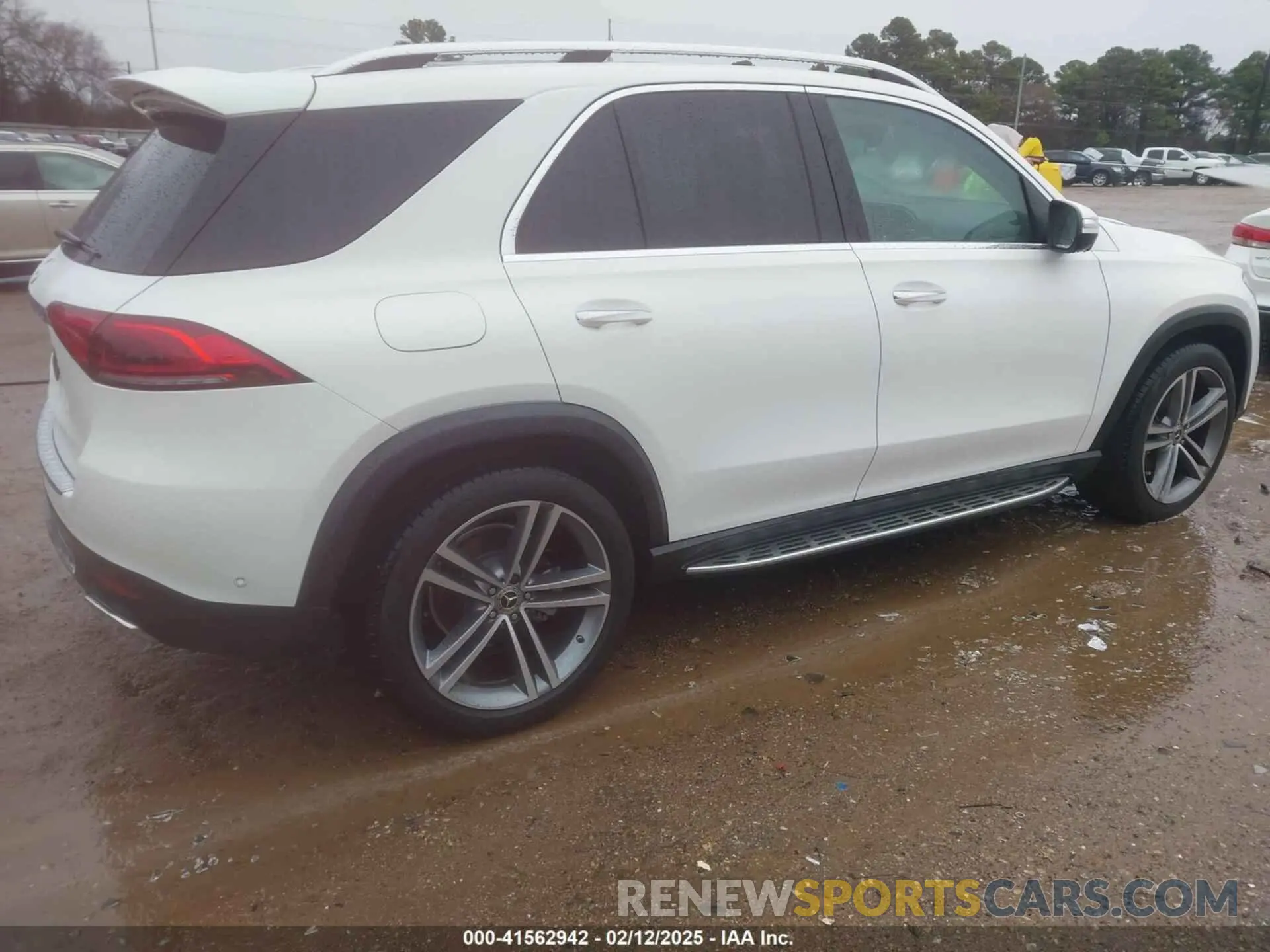 4 Photograph of a damaged car 4JGFB4JB9NA779021 MERCEDES-BENZ GLE 350 2022