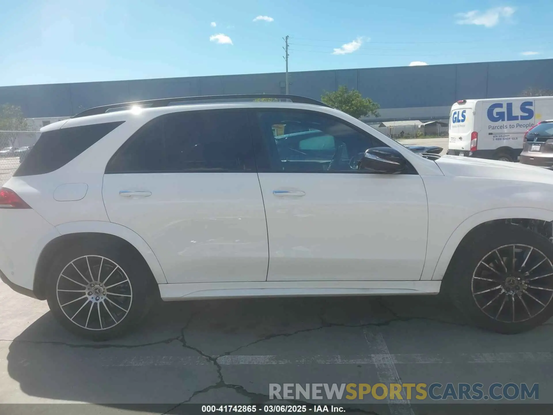 14 Photograph of a damaged car 4JGFB4KB0NA672342 MERCEDES-BENZ GLE 350 2022