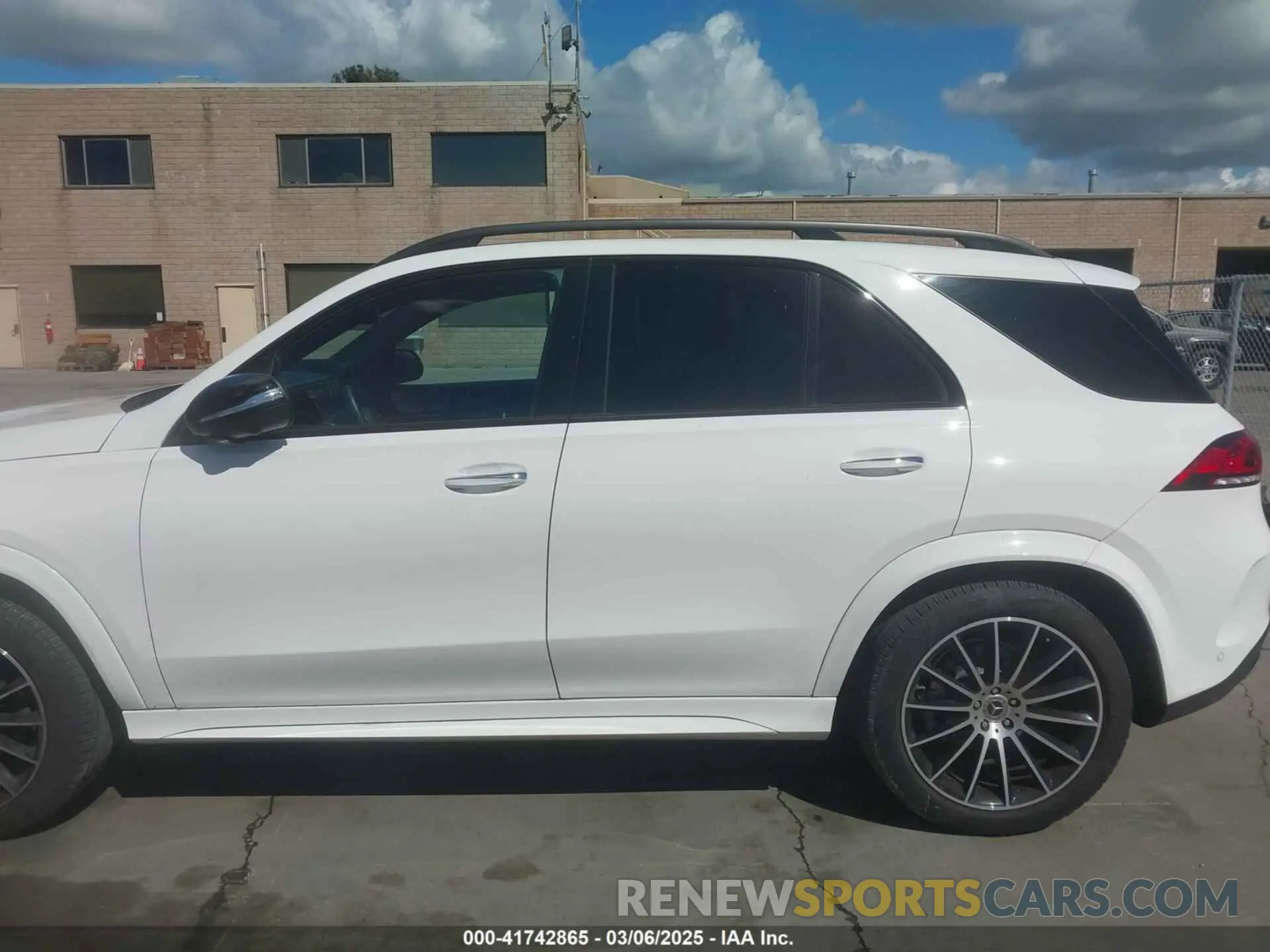 15 Photograph of a damaged car 4JGFB4KB0NA672342 MERCEDES-BENZ GLE 350 2022