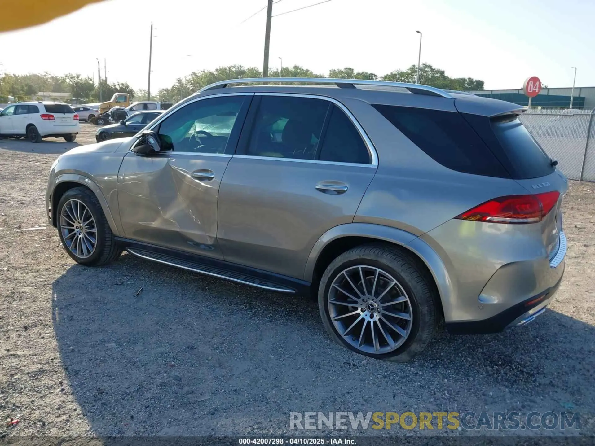 3 Photograph of a damaged car 4JGFB4KB1NA620119 MERCEDES-BENZ GLE 350 2022