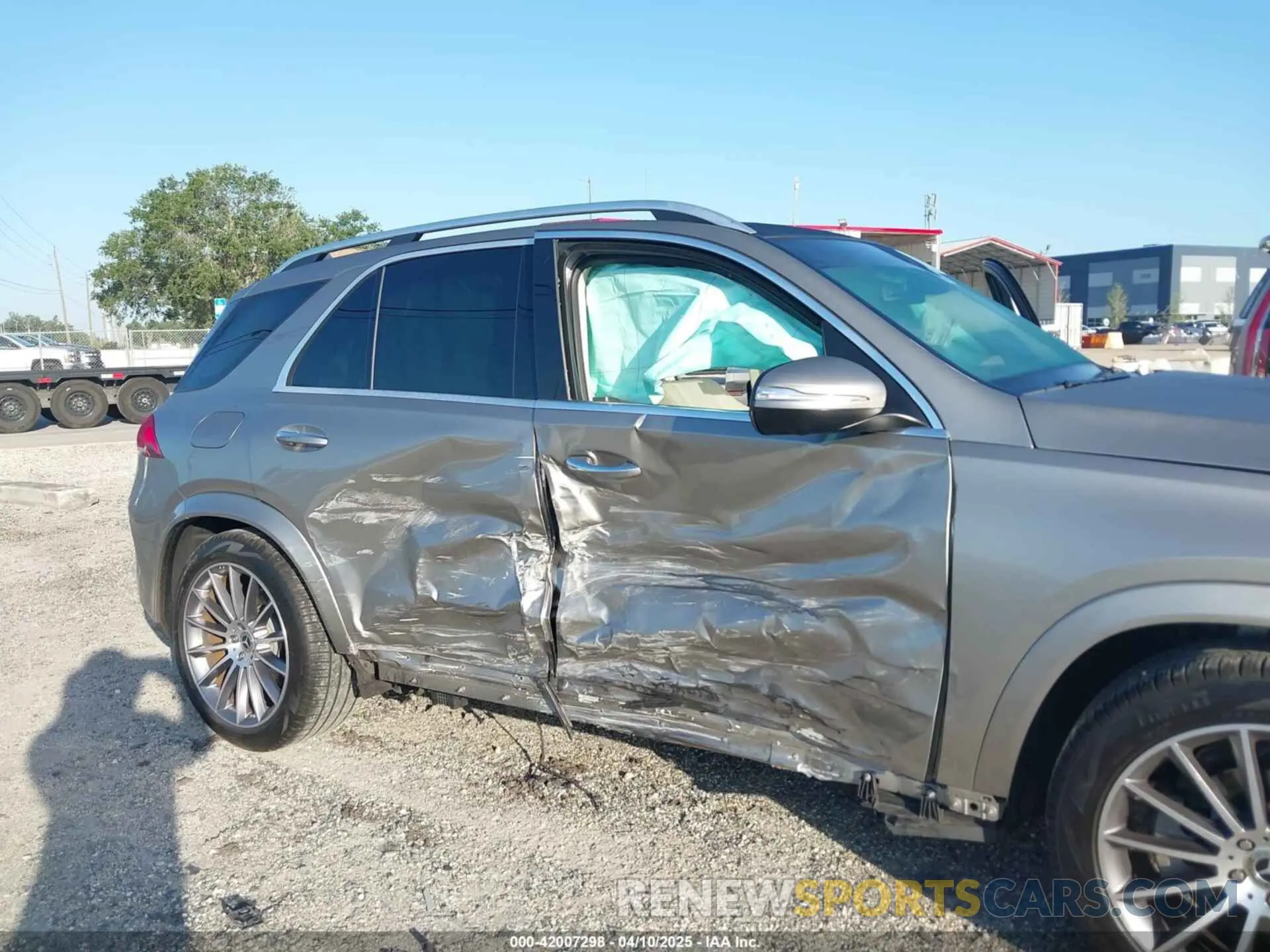 6 Photograph of a damaged car 4JGFB4KB1NA620119 MERCEDES-BENZ GLE 350 2022