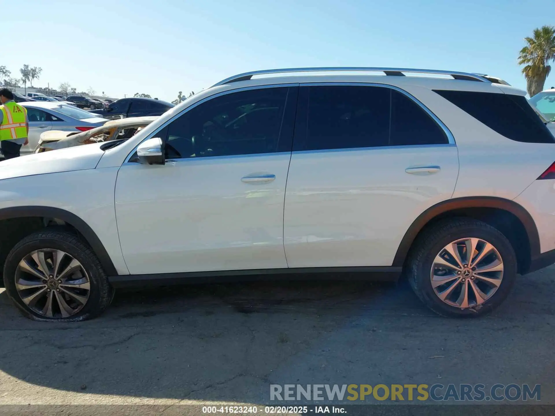 14 Photograph of a damaged car 4JGFB4KB2NA595537 MERCEDES-BENZ GLE 350 2022
