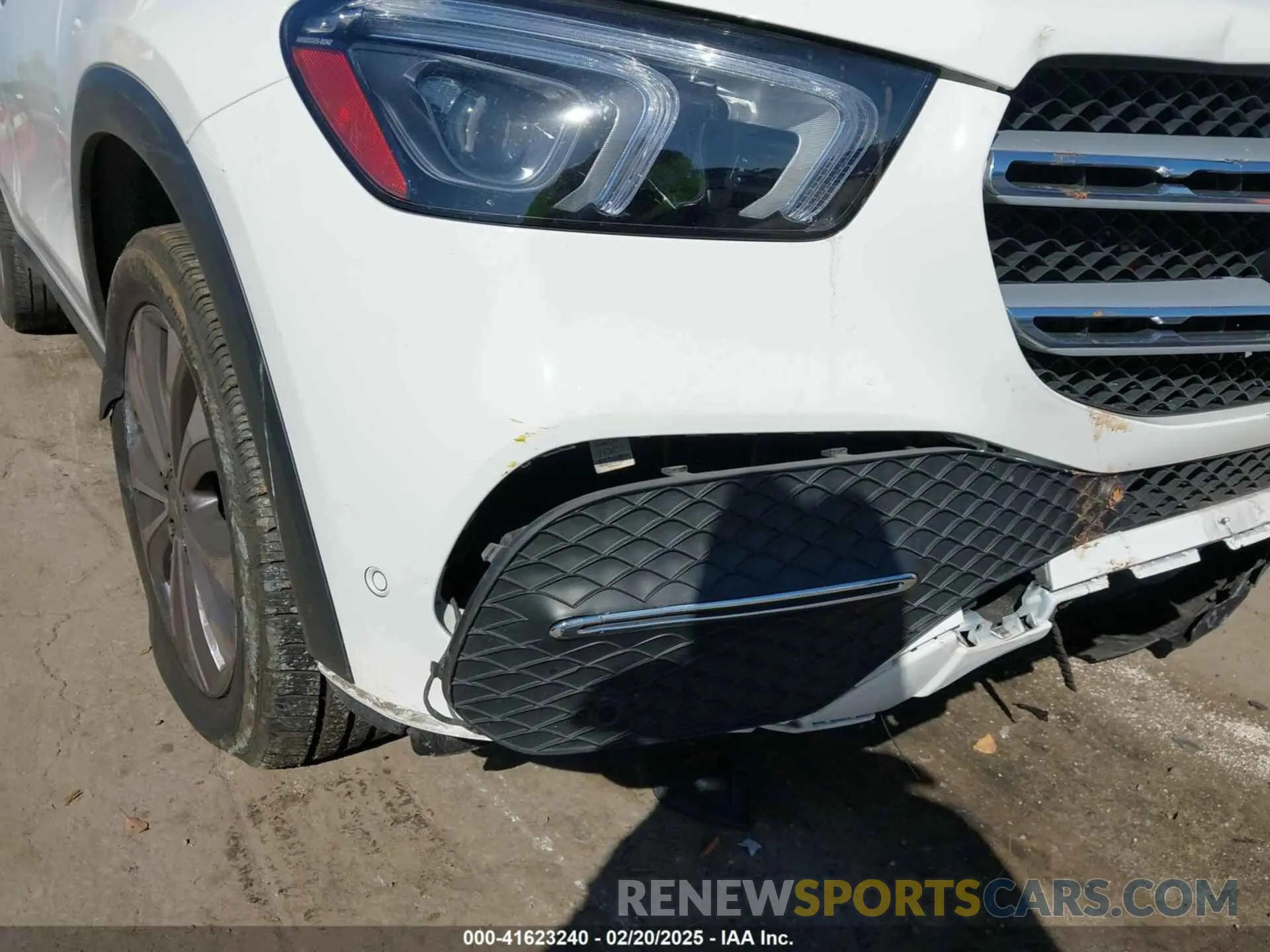 17 Photograph of a damaged car 4JGFB4KB2NA595537 MERCEDES-BENZ GLE 350 2022
