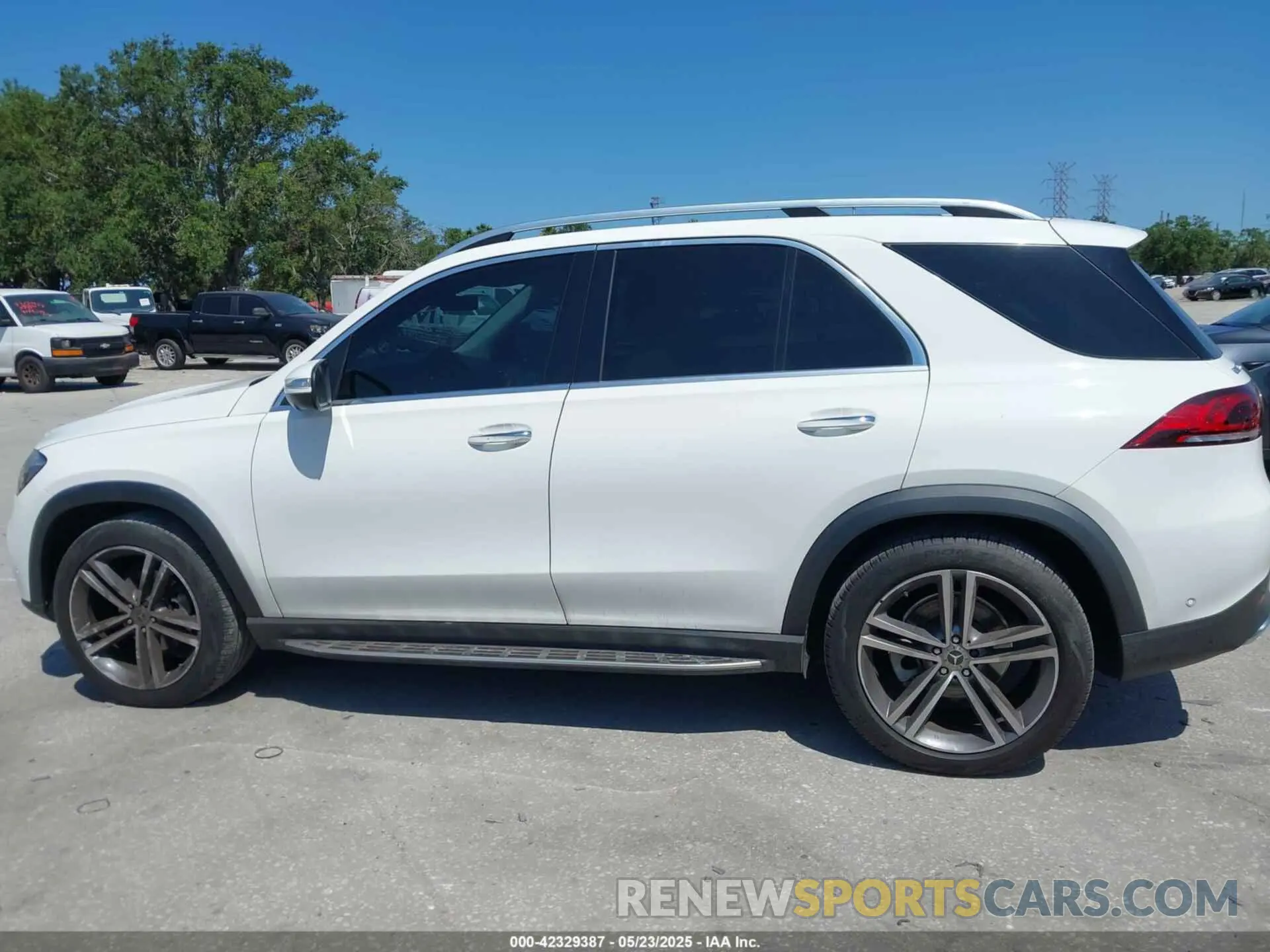 14 Photograph of a damaged car 4JGFB4KB3NA713210 MERCEDES-BENZ GLE 350 2022
