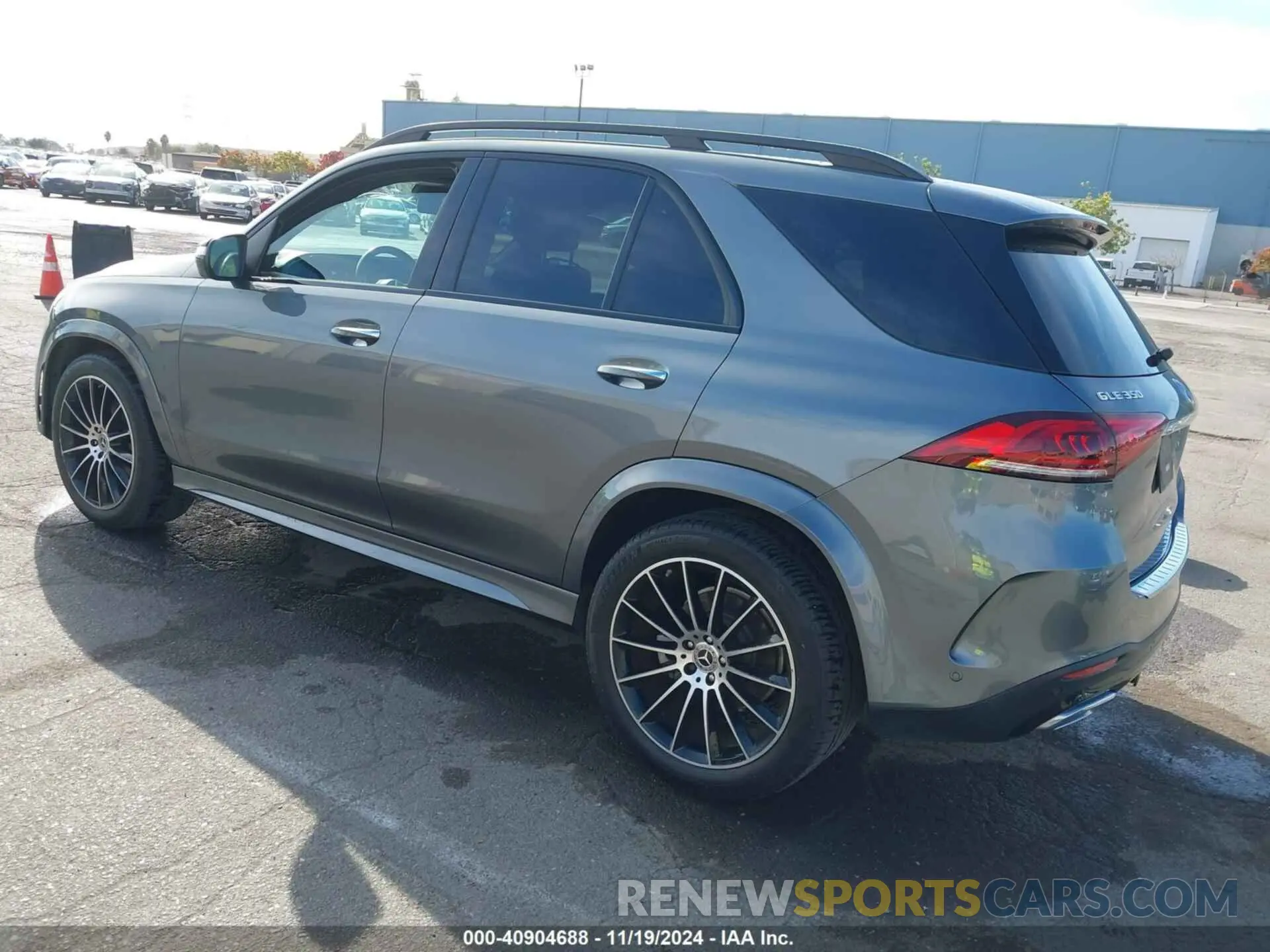 3 Photograph of a damaged car 4JGFB4KB4NA635827 MERCEDES-BENZ GLE 350 2022