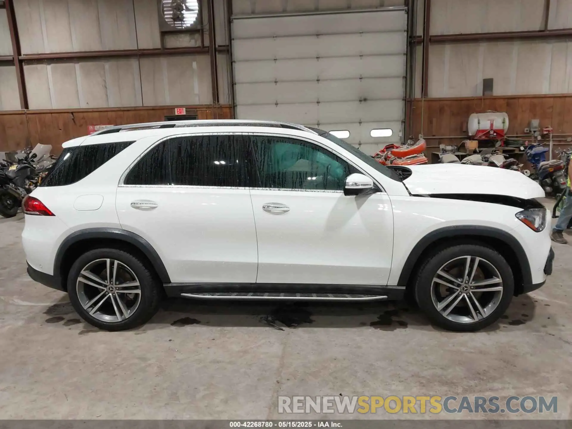 13 Photograph of a damaged car 4JGFB4KB4NA680685 MERCEDES-BENZ GLE 350 2022