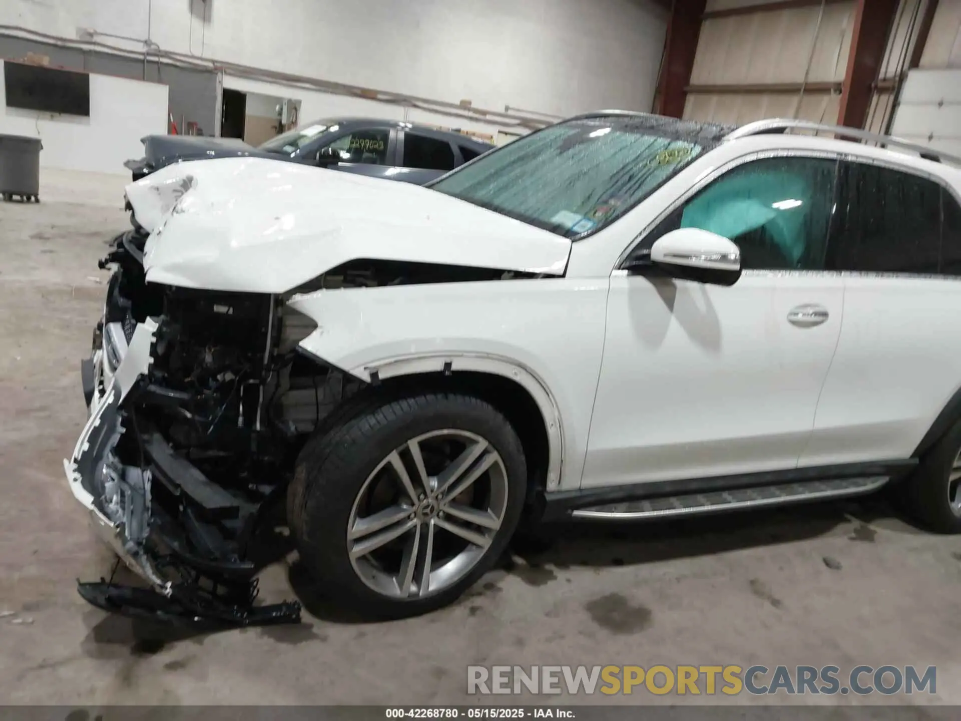 17 Photograph of a damaged car 4JGFB4KB4NA680685 MERCEDES-BENZ GLE 350 2022
