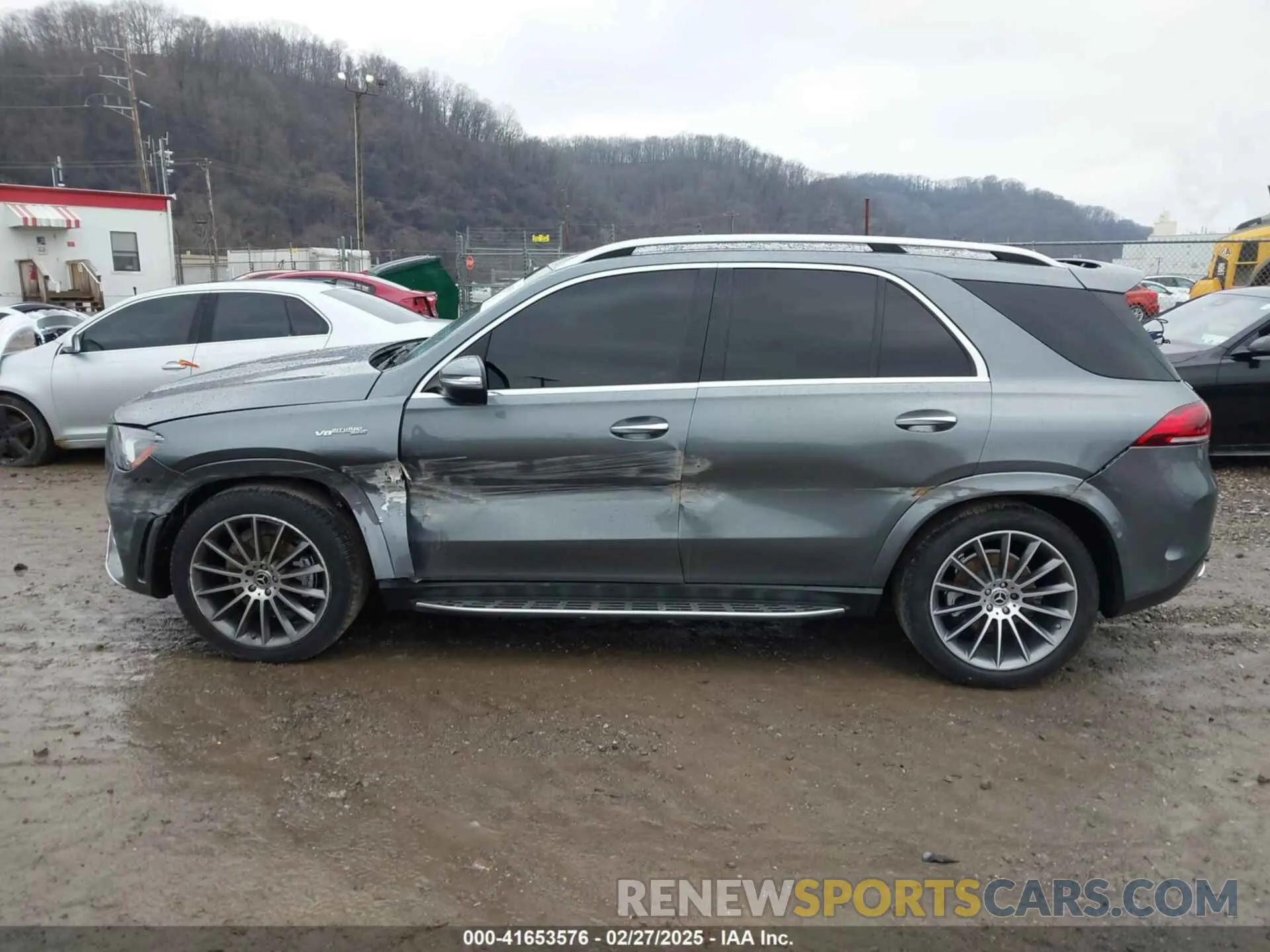 14 Photograph of a damaged car 4JGFB4KB5NA742269 MERCEDES-BENZ GLE 350 2022