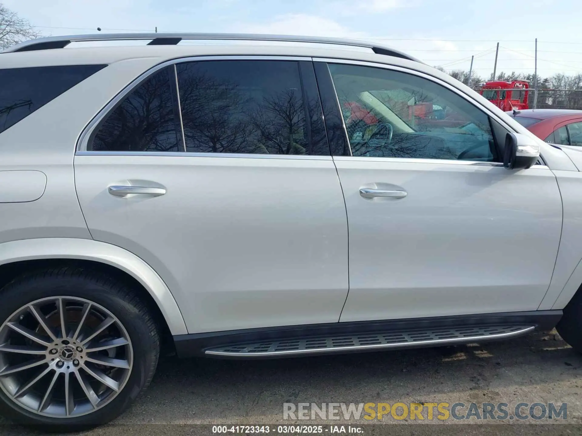 14 Photograph of a damaged car 4JGFB4KB9NA710781 MERCEDES-BENZ GLE 350 2022