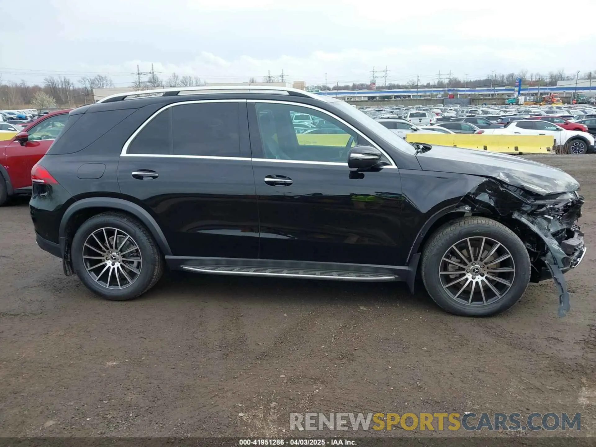 13 Photograph of a damaged car 4JGFB4KE0NA704927 MERCEDES-BENZ GLE 350 2022