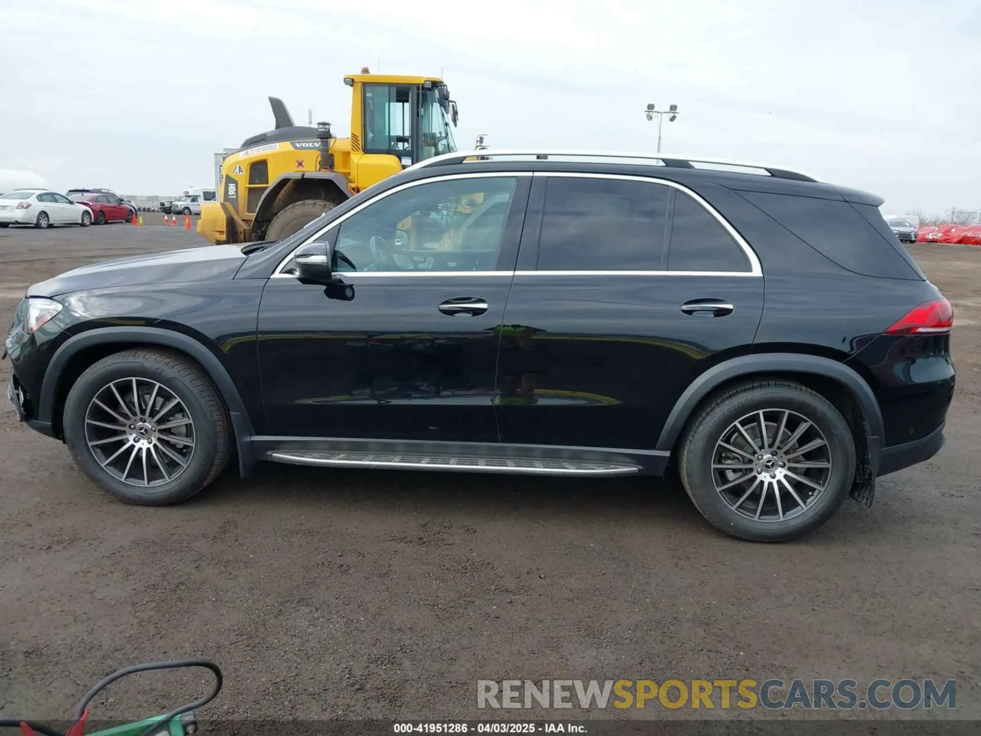 14 Photograph of a damaged car 4JGFB4KE0NA704927 MERCEDES-BENZ GLE 350 2022