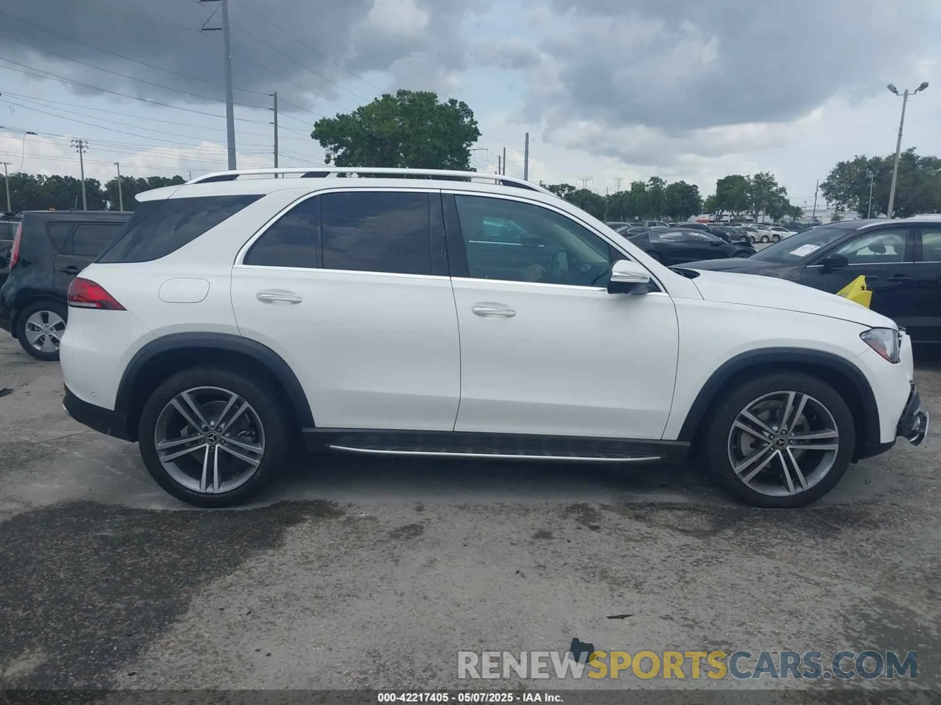 13 Photograph of a damaged car 4JGFB4KE8NA741613 MERCEDES-BENZ GLE 350 2022