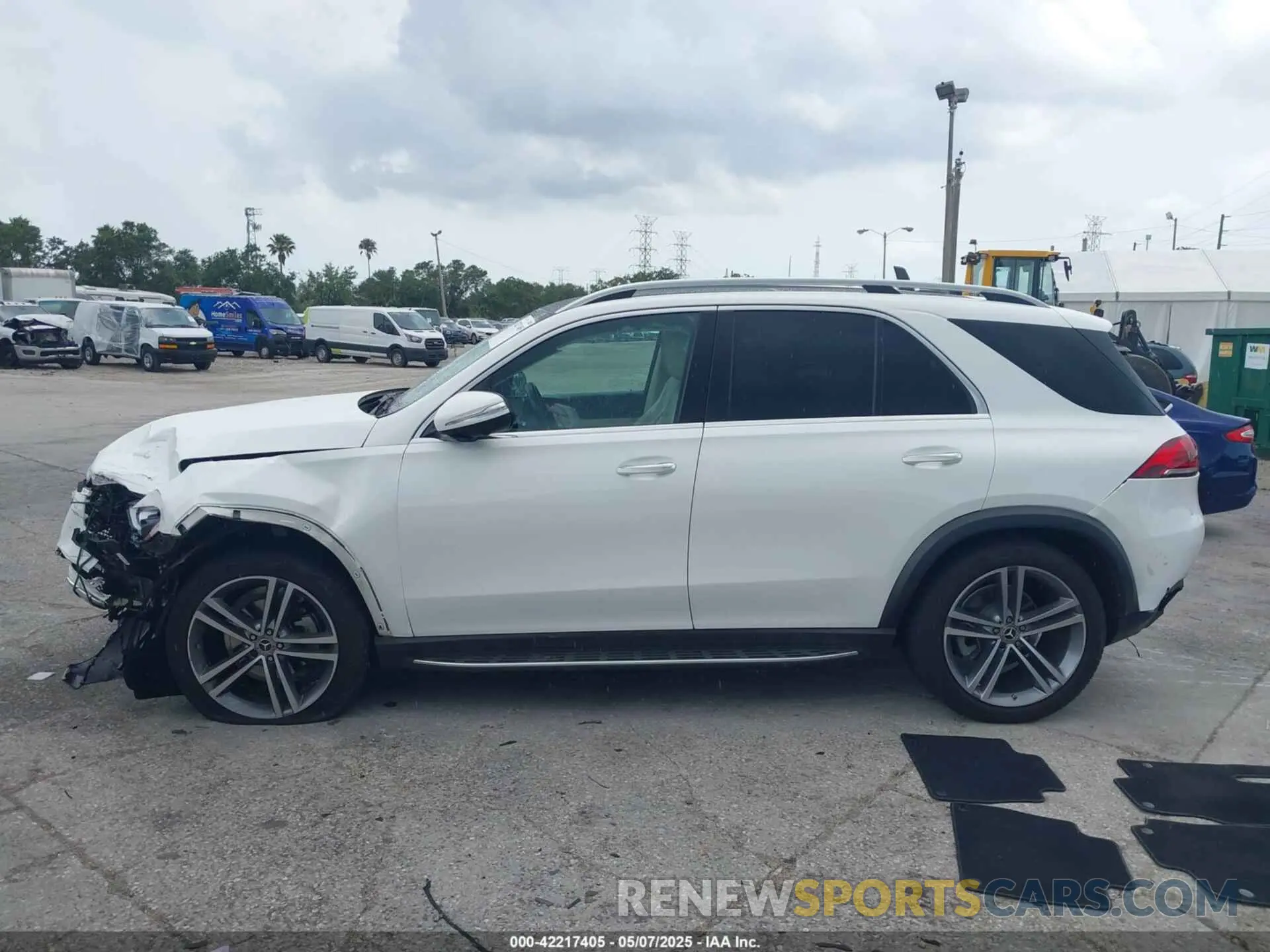 14 Photograph of a damaged car 4JGFB4KE8NA741613 MERCEDES-BENZ GLE 350 2022