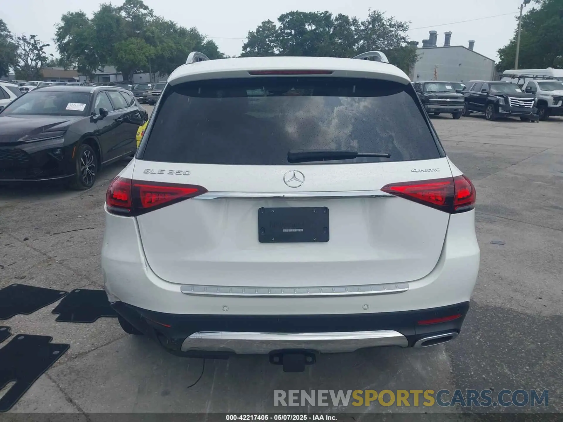 16 Photograph of a damaged car 4JGFB4KE8NA741613 MERCEDES-BENZ GLE 350 2022