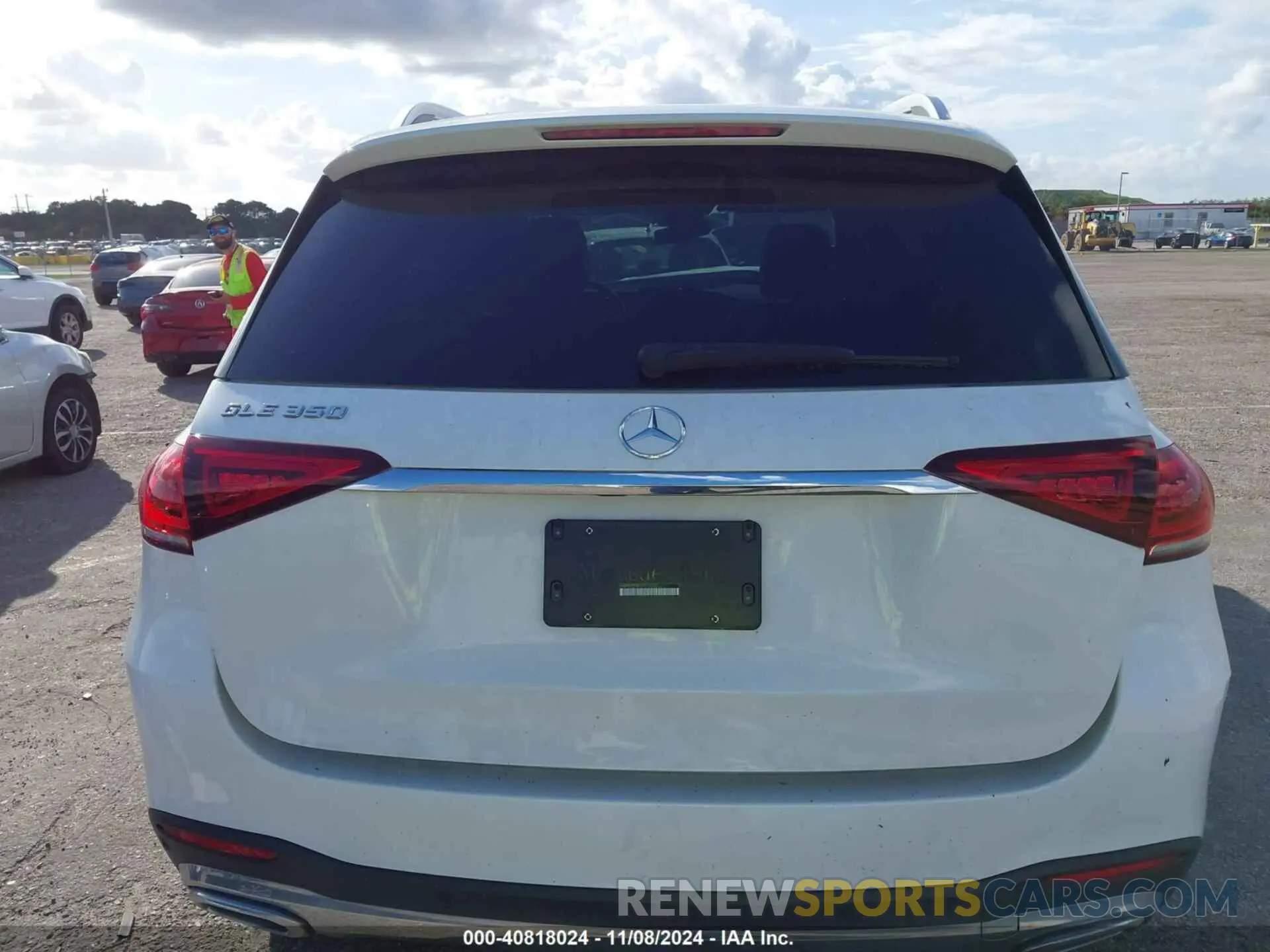 17 Photograph of a damaged car 4JGFB4JB6PA891651 MERCEDES-BENZ GLE 350 2023