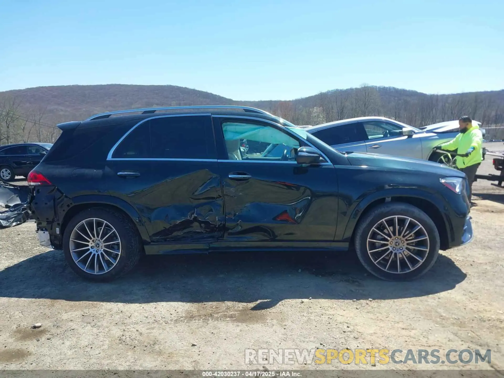 14 Photograph of a damaged car 4JGFB4KB3PA851879 MERCEDES-BENZ GLE 350 2023
