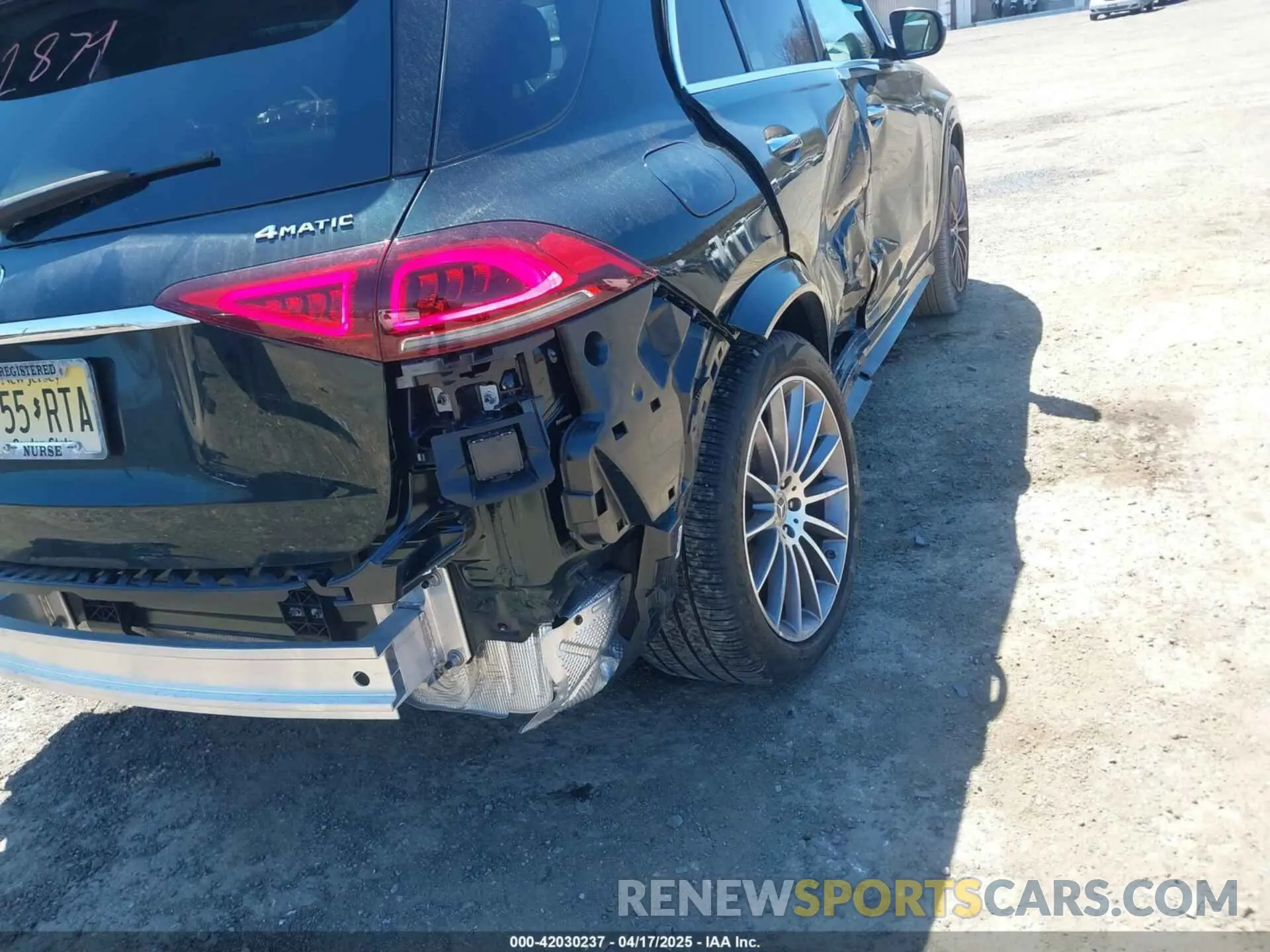 19 Photograph of a damaged car 4JGFB4KB3PA851879 MERCEDES-BENZ GLE 350 2023
