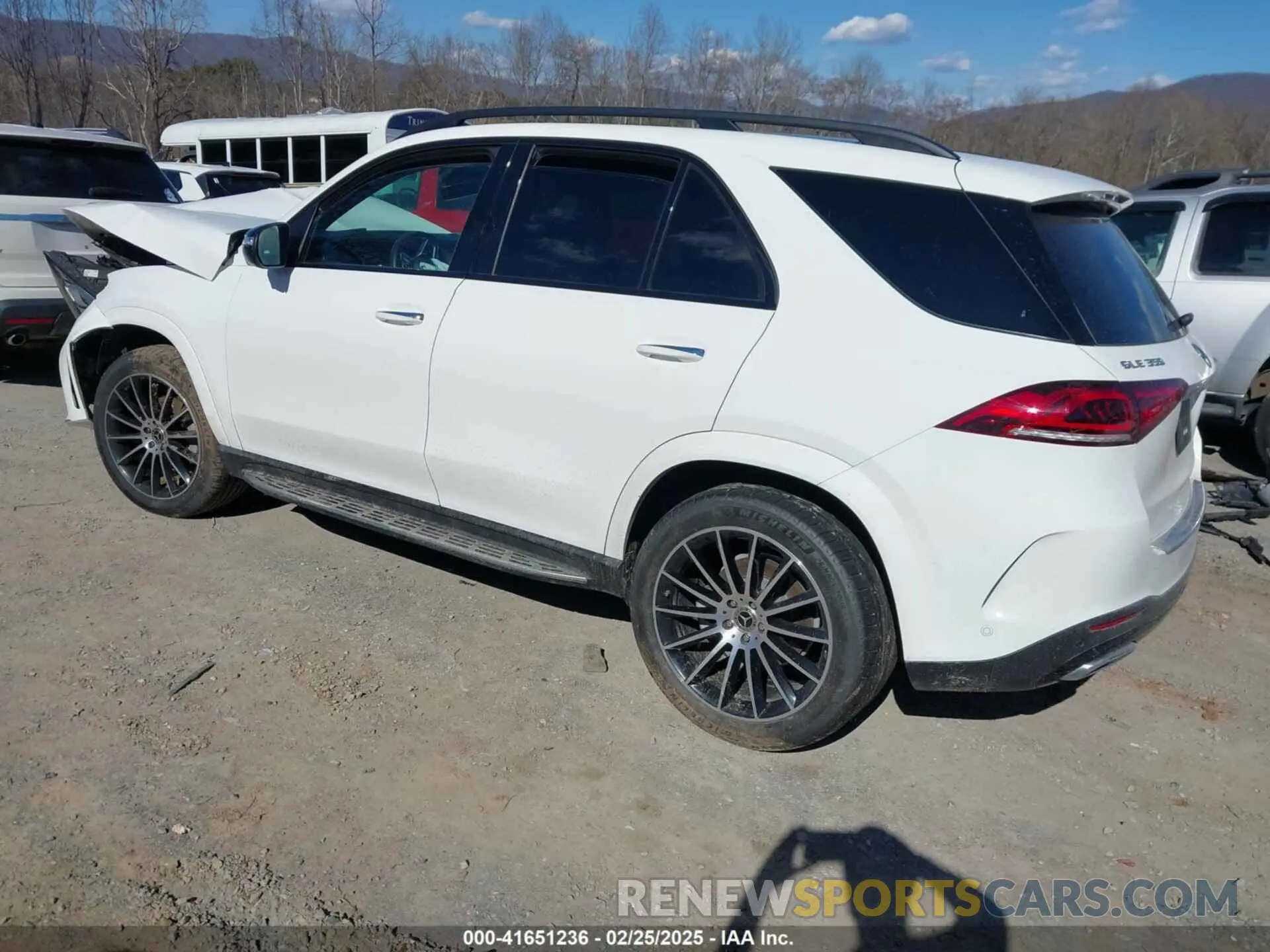 3 Photograph of a damaged car 4JGFB4KB4PA967463 MERCEDES-BENZ GLE 350 2023