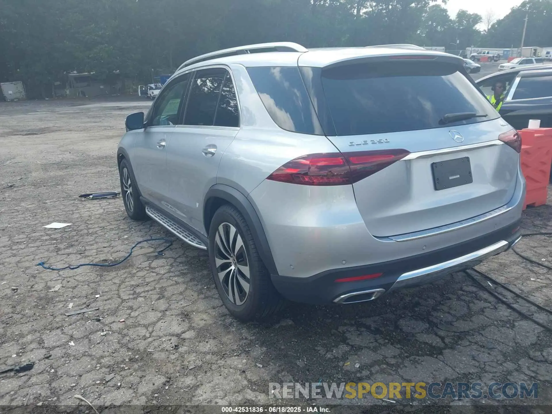 3 Photograph of a damaged car 4JGFB4FB0RB182137 MERCEDES-BENZ GLE 350 2024