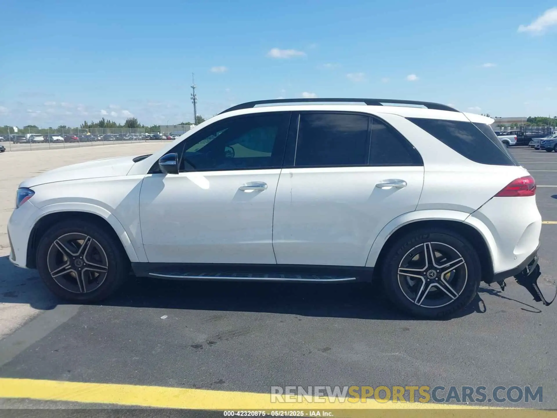 14 Photograph of a damaged car 4JGFB4FB1RB001630 MERCEDES-BENZ GLE 350 2024