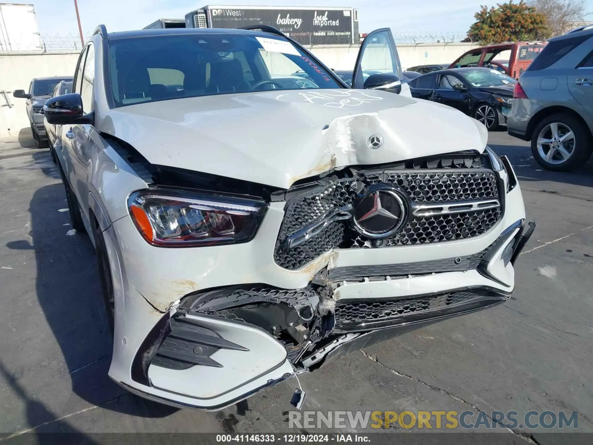 18 Photograph of a damaged car 4JGFB4FB6RA981412 MERCEDES-BENZ GLE 350 2024