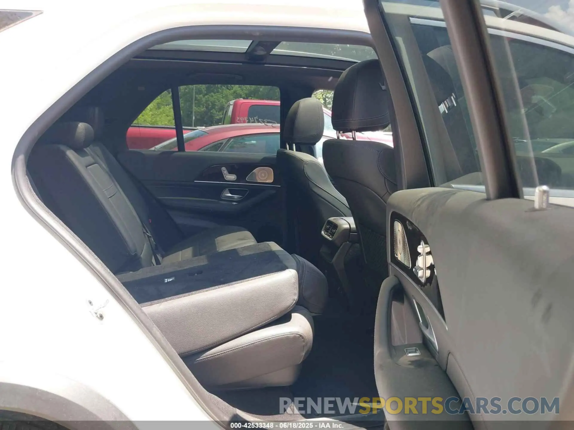8 Photograph of a damaged car 4JGFB4FE3RB009514 MERCEDES-BENZ GLE 350 2024